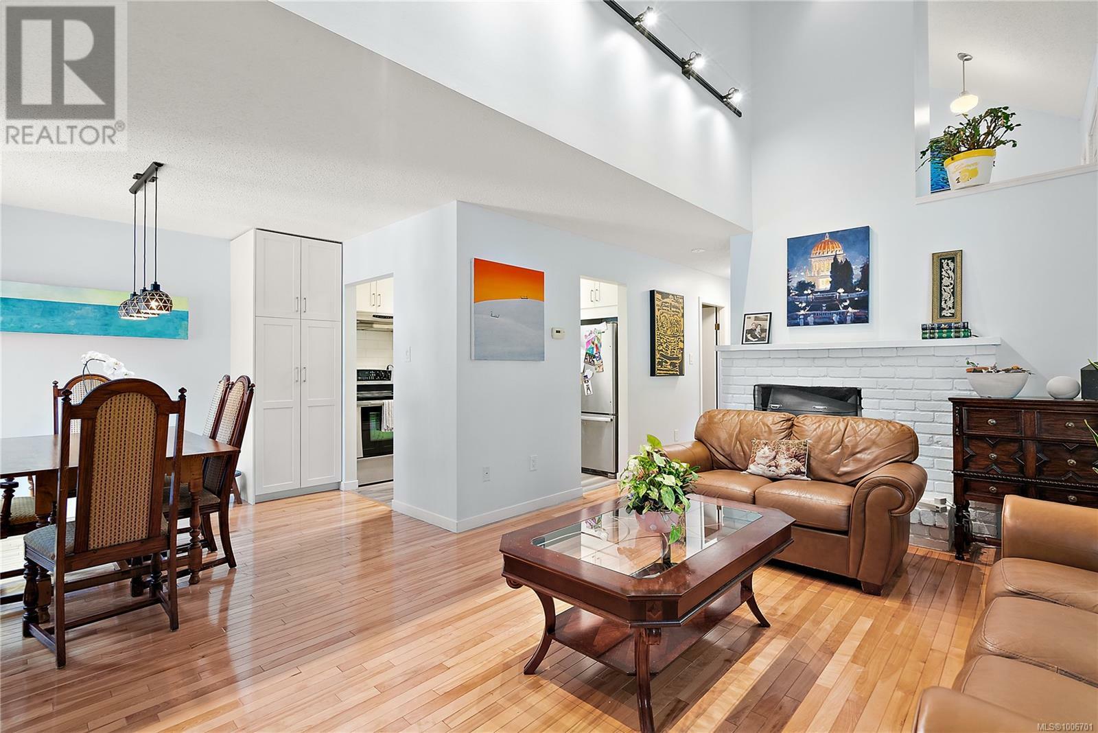 VICTORIA, British Columbia, V8S 1Z5, CA, 3 Bedrooms Bedrooms, ,2 BathroomsBathrooms,Residential,For Sale,1885281