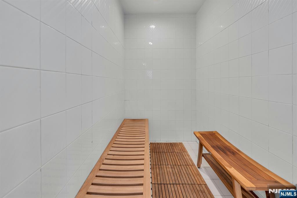 Palisades Park, New Jersey, 07650, United States, 2 Bedrooms Bedrooms, ,3 BathroomsBathrooms,Residential,For Sale,1960727