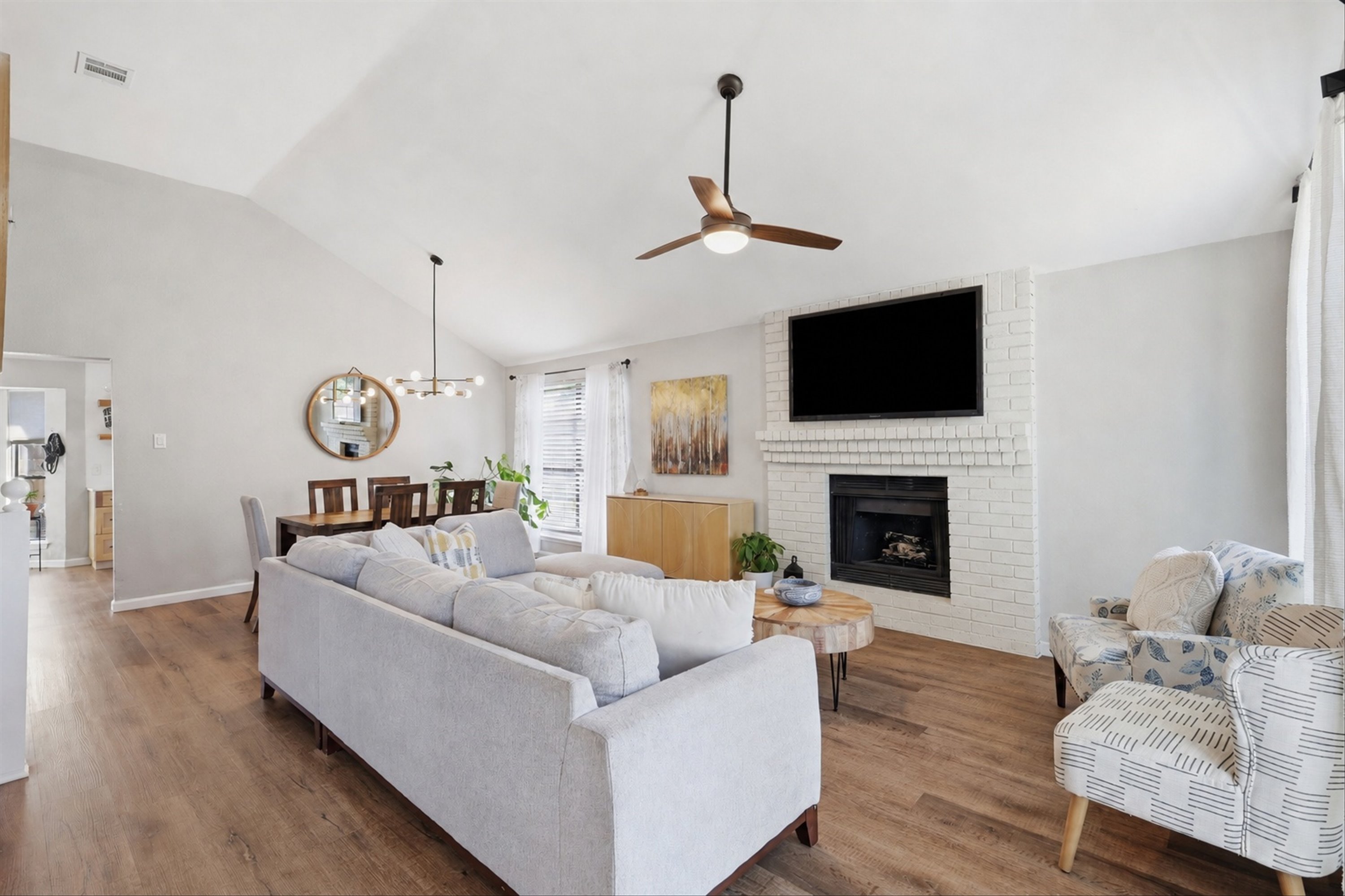  Beautifully Updated in Rowlett with a 2.75% Assumable FHA Loan - 物件實景