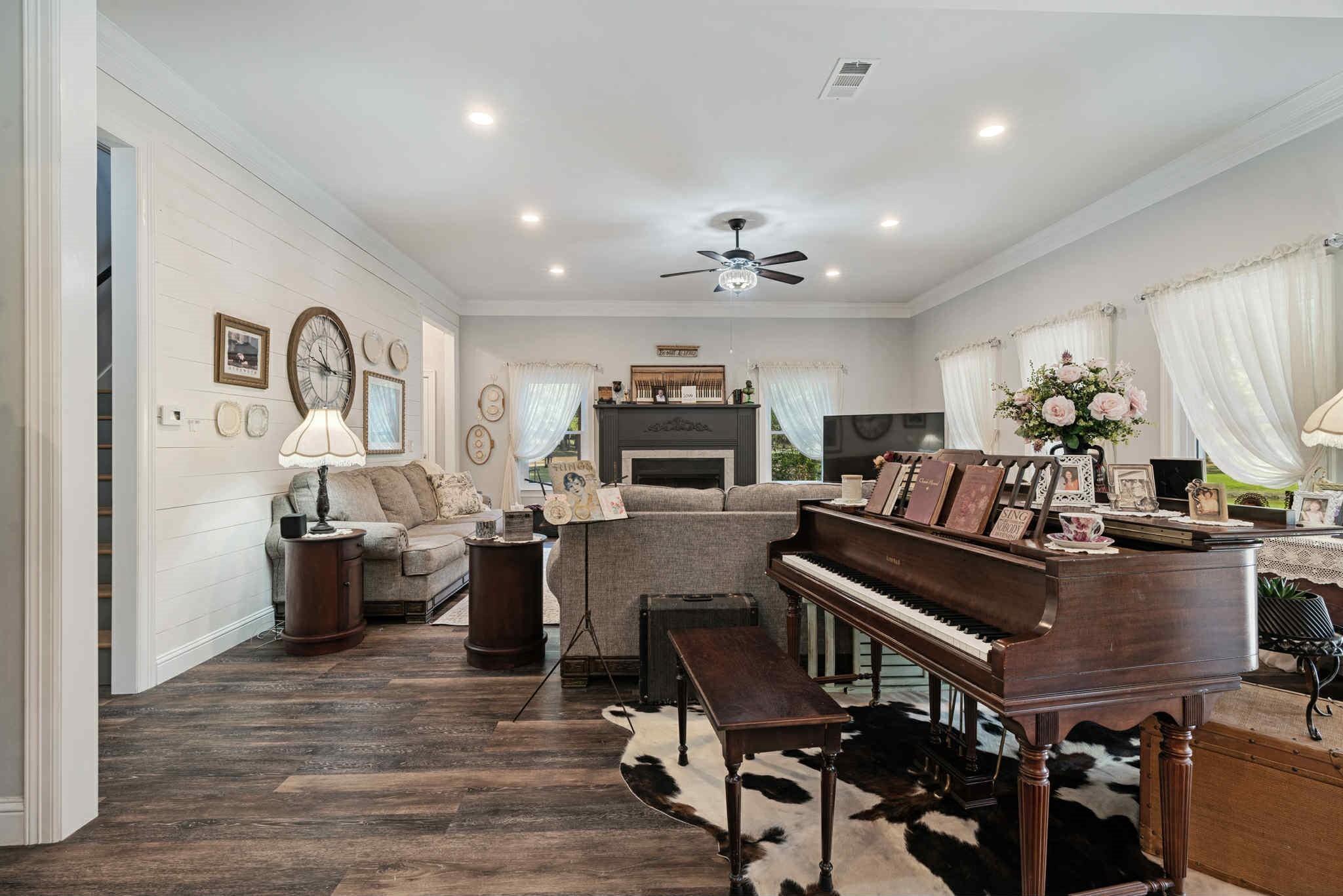 Blossom, Texas, 75416, United States, 4 Bedrooms Bedrooms, ,3 BathroomsBathrooms,Residential,For Sale,1976215