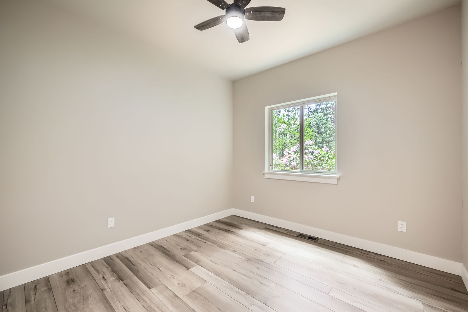 Woodland Park, Colorado, 80863, United States, 2 Bedrooms Bedrooms, ,1 BathroomBathrooms,Residential,For Sale,1857944