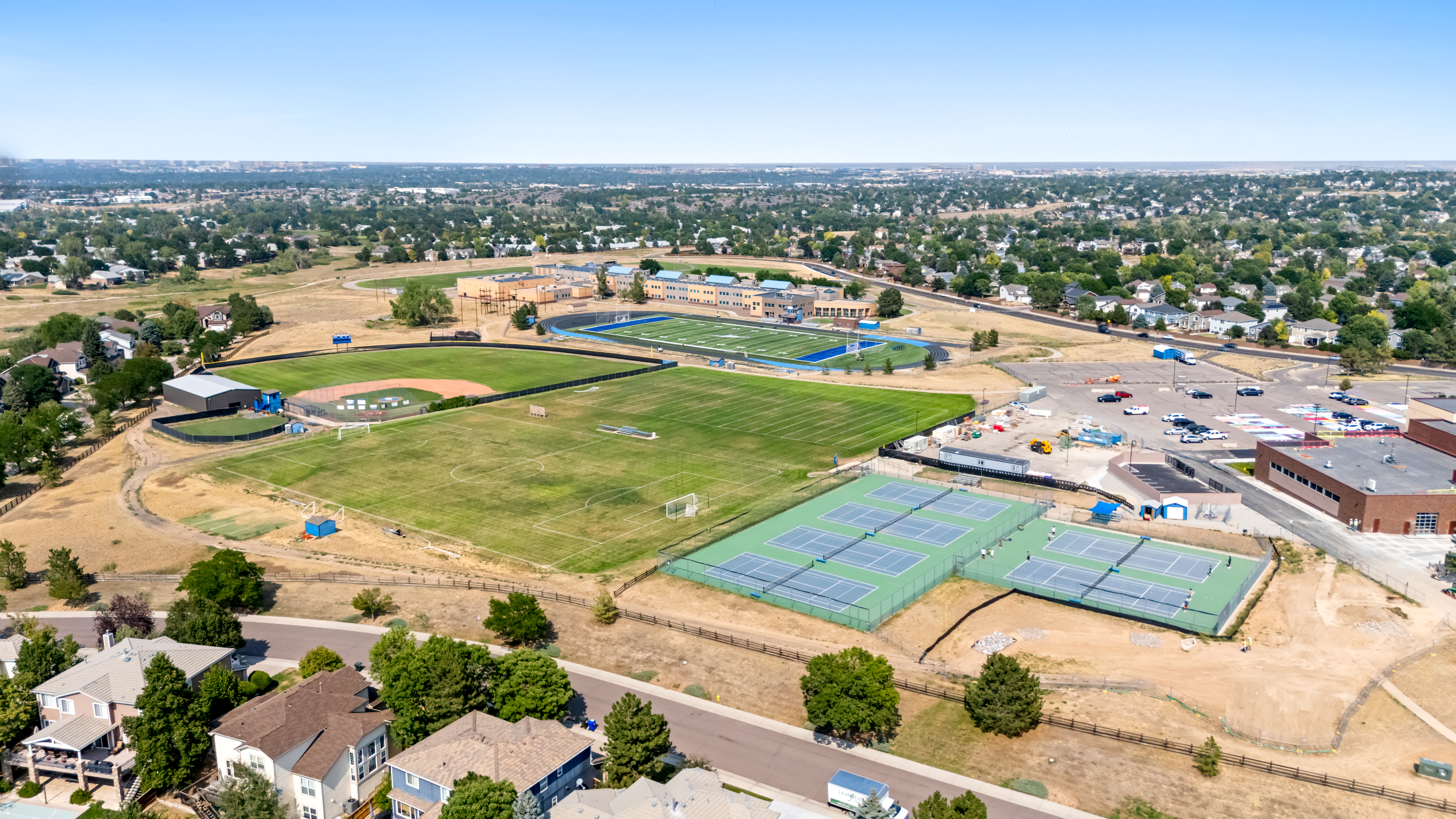  Thoughtfully maintained + beautifully updated, this Highlands Ranch home - 物件實景
