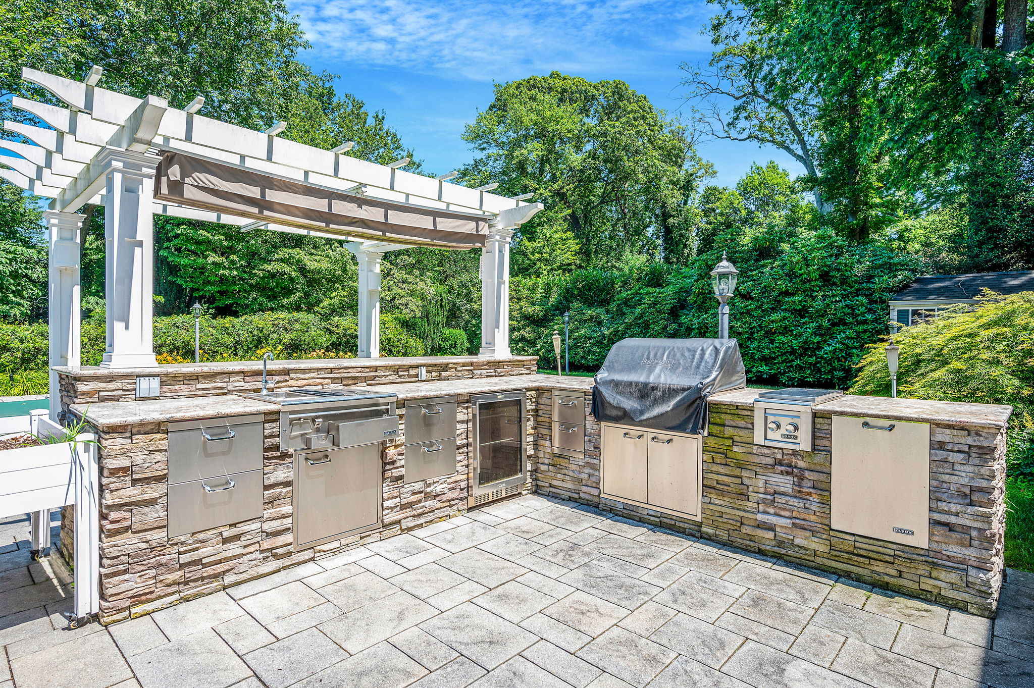 Mount Sinai, New York, 11766, United States, 4 Bedrooms Bedrooms, ,3 BathroomsBathrooms,Residential,For Sale,1924395
