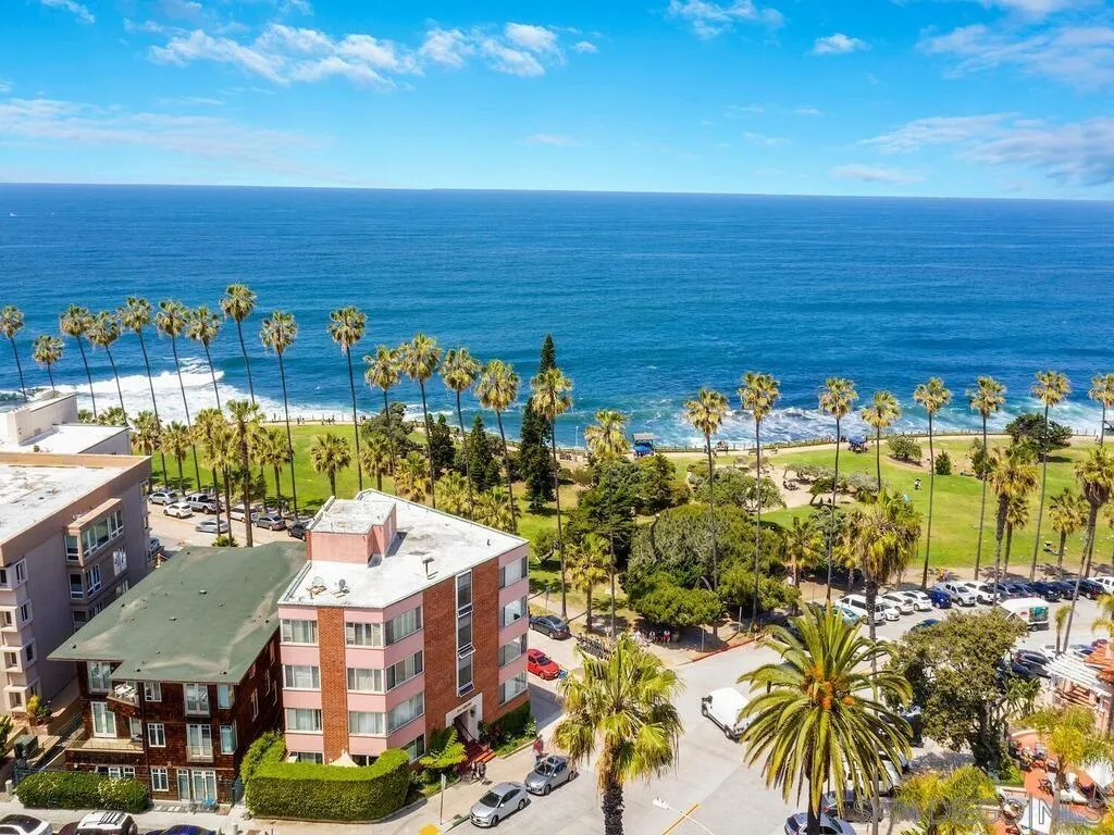 La Jolla, California, 92037, United States, 2 Bedrooms Bedrooms, ,2 BathroomsBathrooms,Residential,For Sale,1985543