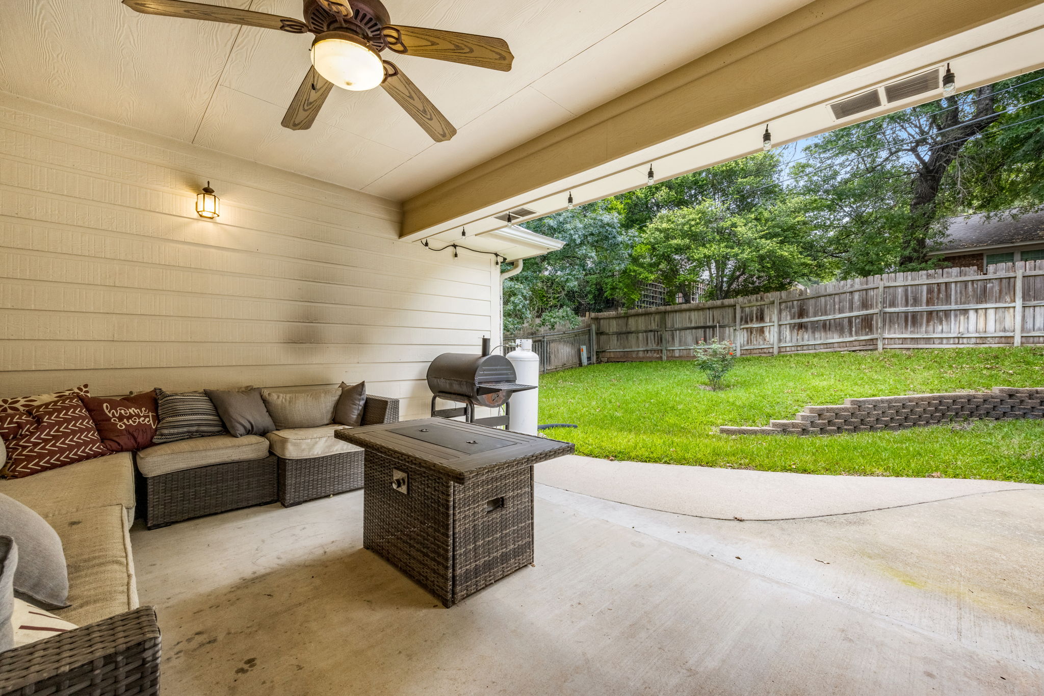  Charming South Temple Home  Mature Trees  Spacious Layout - 物件實景