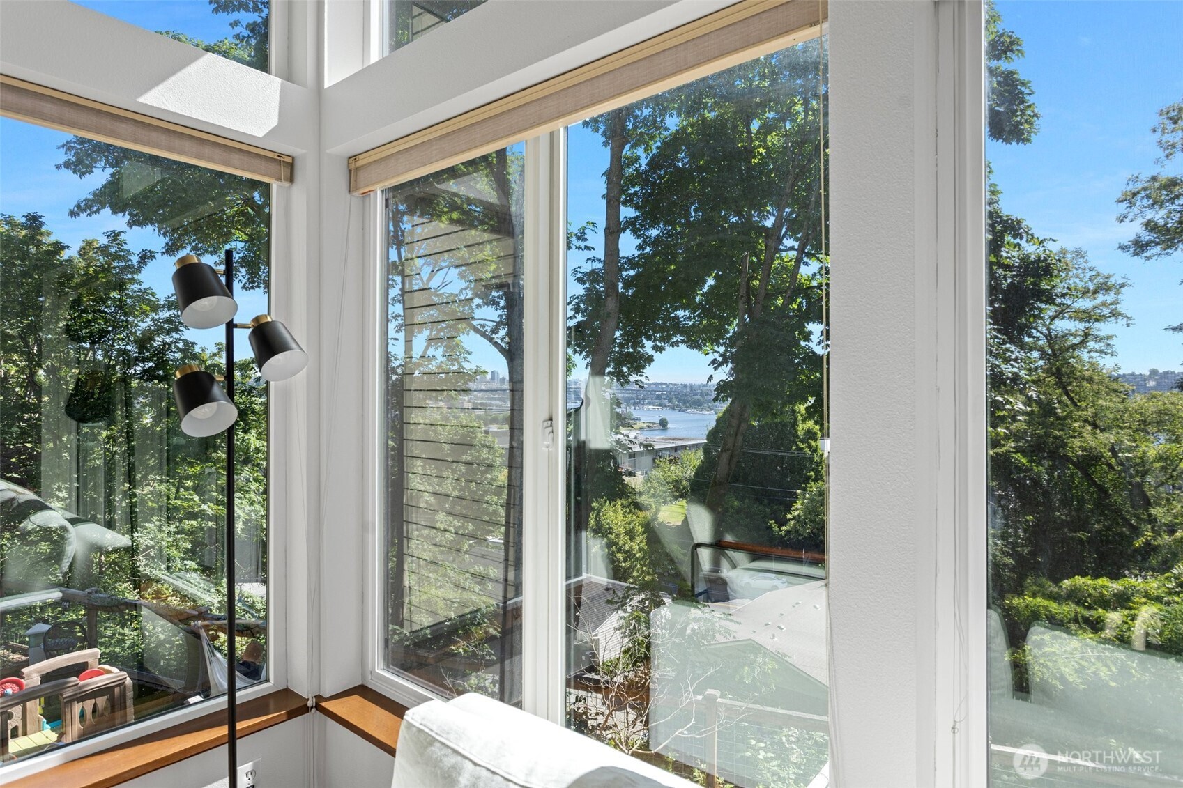 Seattle, Washington, 98109, United States, 3 Bedrooms Bedrooms, ,4 BathroomsBathrooms,Residential,For Sale,1976835