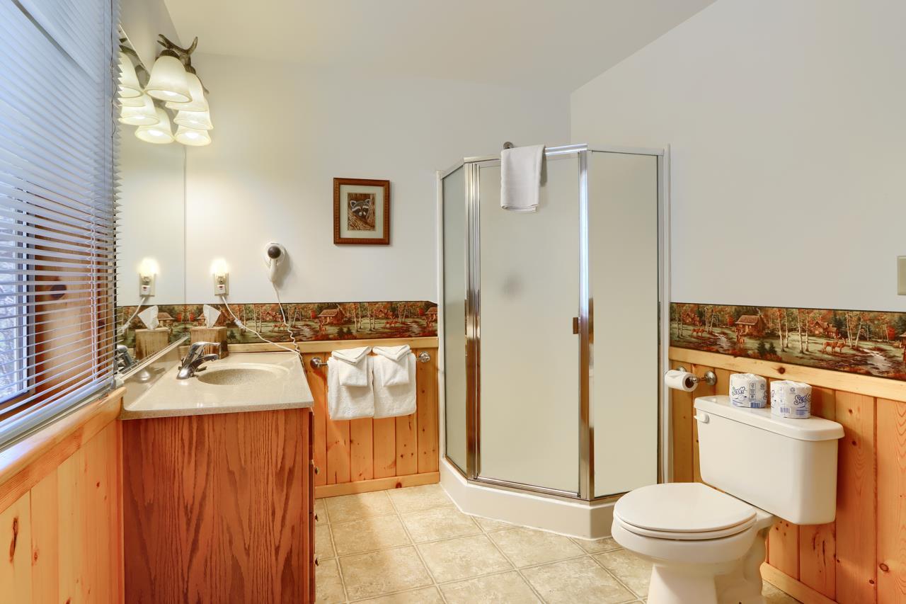 Yosemite, California, 95389, United States, 5 Bedrooms Bedrooms, ,4 BathroomsBathrooms,Residential,For Sale,2048159