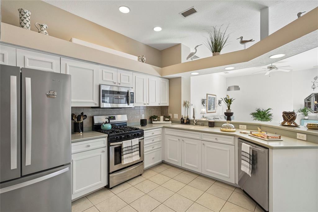 Bradenton, Florida, 34212, United States, 3 Bedrooms Bedrooms, ,3 BathroomsBathrooms,Residential,For Sale,1991817