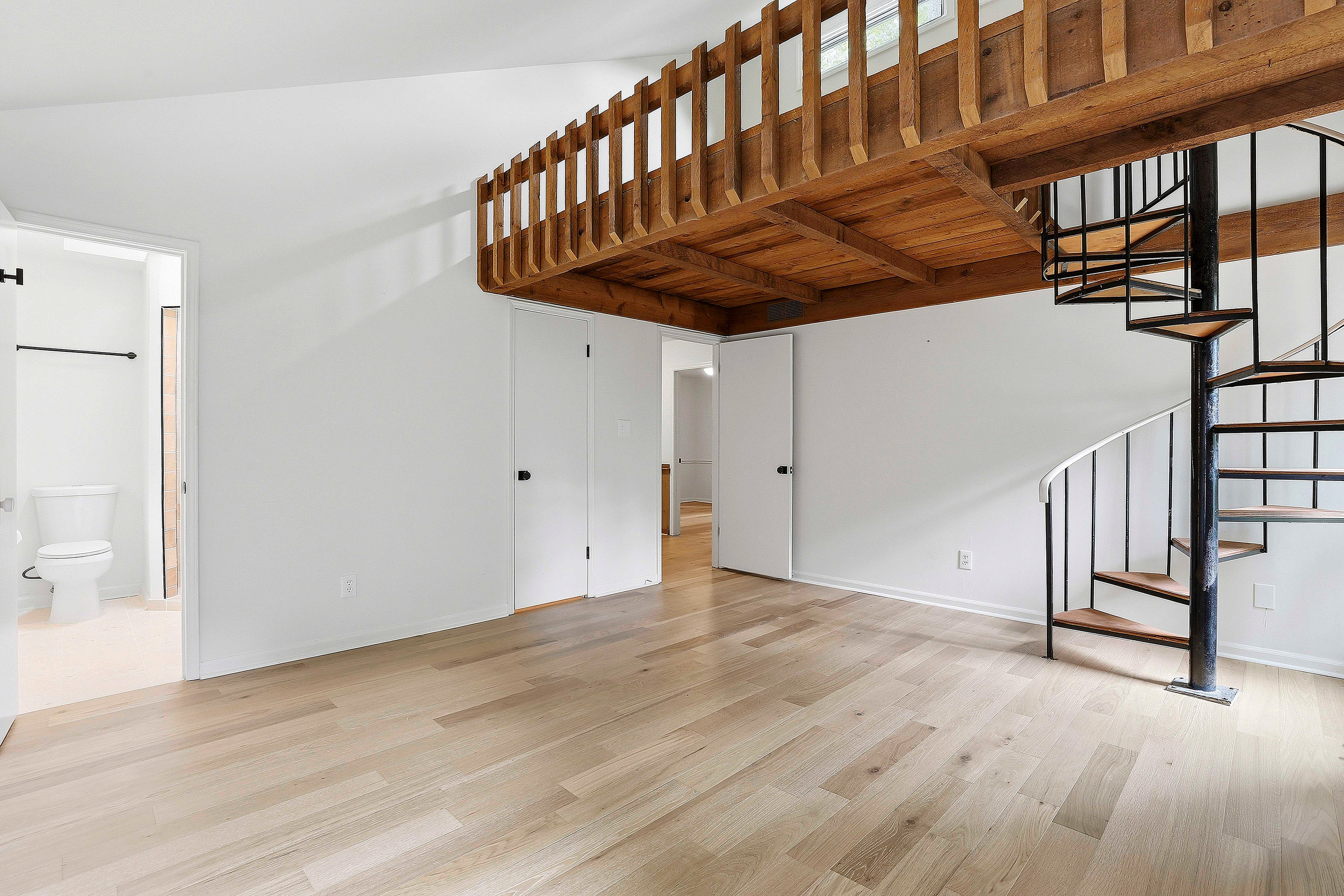  Picture Perfect Home Embodies Mid-century Elegance and Charm - 物件實景
