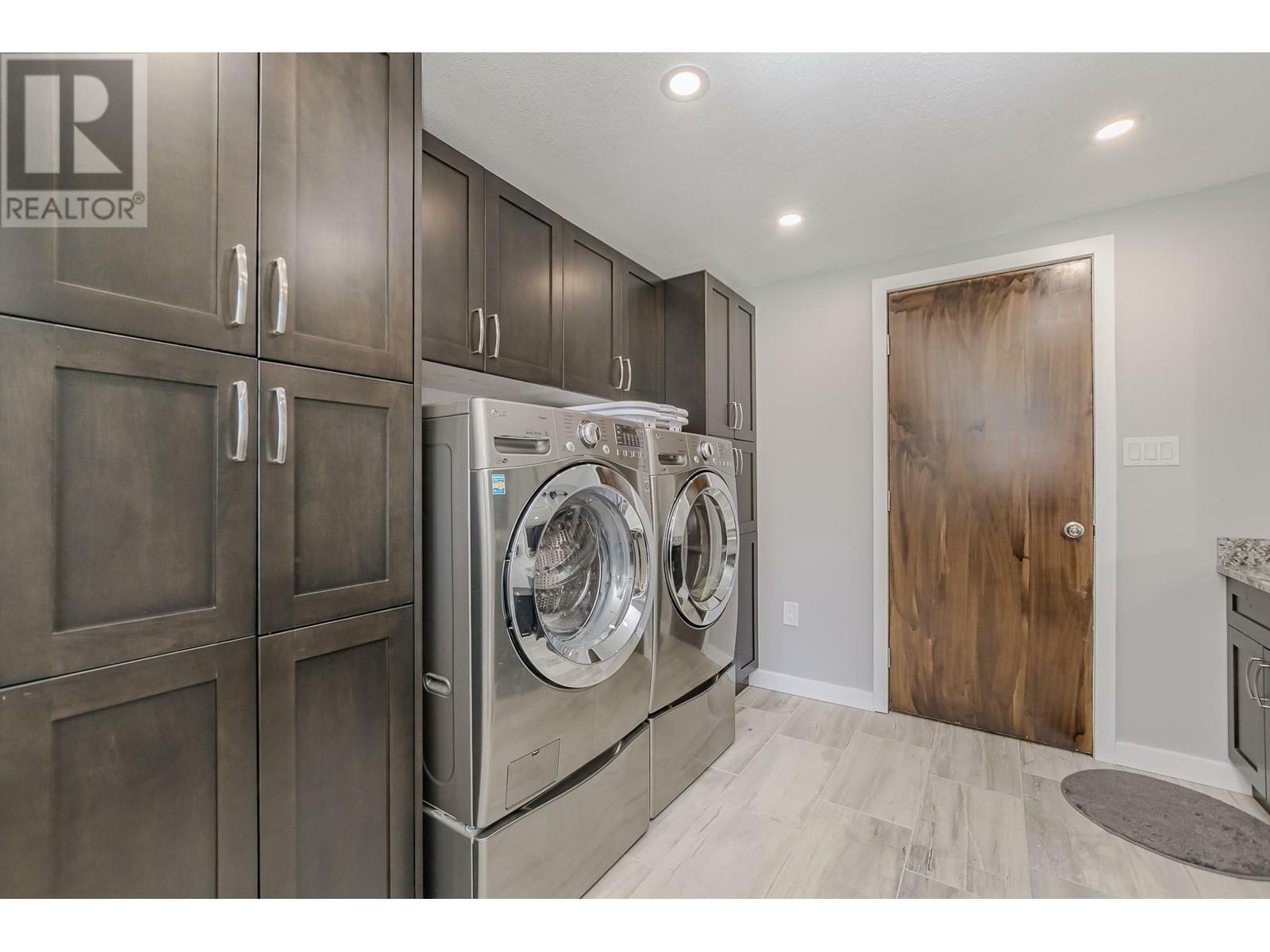 SICAMOUS, British Columbia, V0E 2V1, CA, 3 Bedrooms Bedrooms, ,3 BathroomsBathrooms,Residential,For Sale,1837122