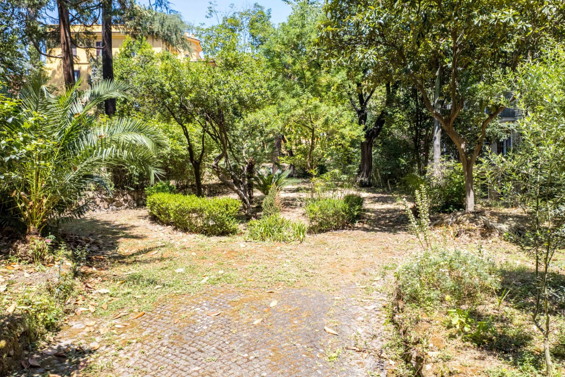 Roma, Roma, 00100, IT, 4 Bedrooms Bedrooms, ,2 BathroomsBathrooms,Residential,For Sale,1989344