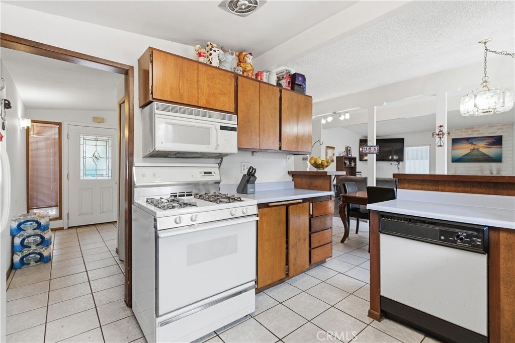 Jurupa Valley, California, 92509, United States, 4 Bedrooms Bedrooms, ,3 BathroomsBathrooms,Residential,For Sale,2044846