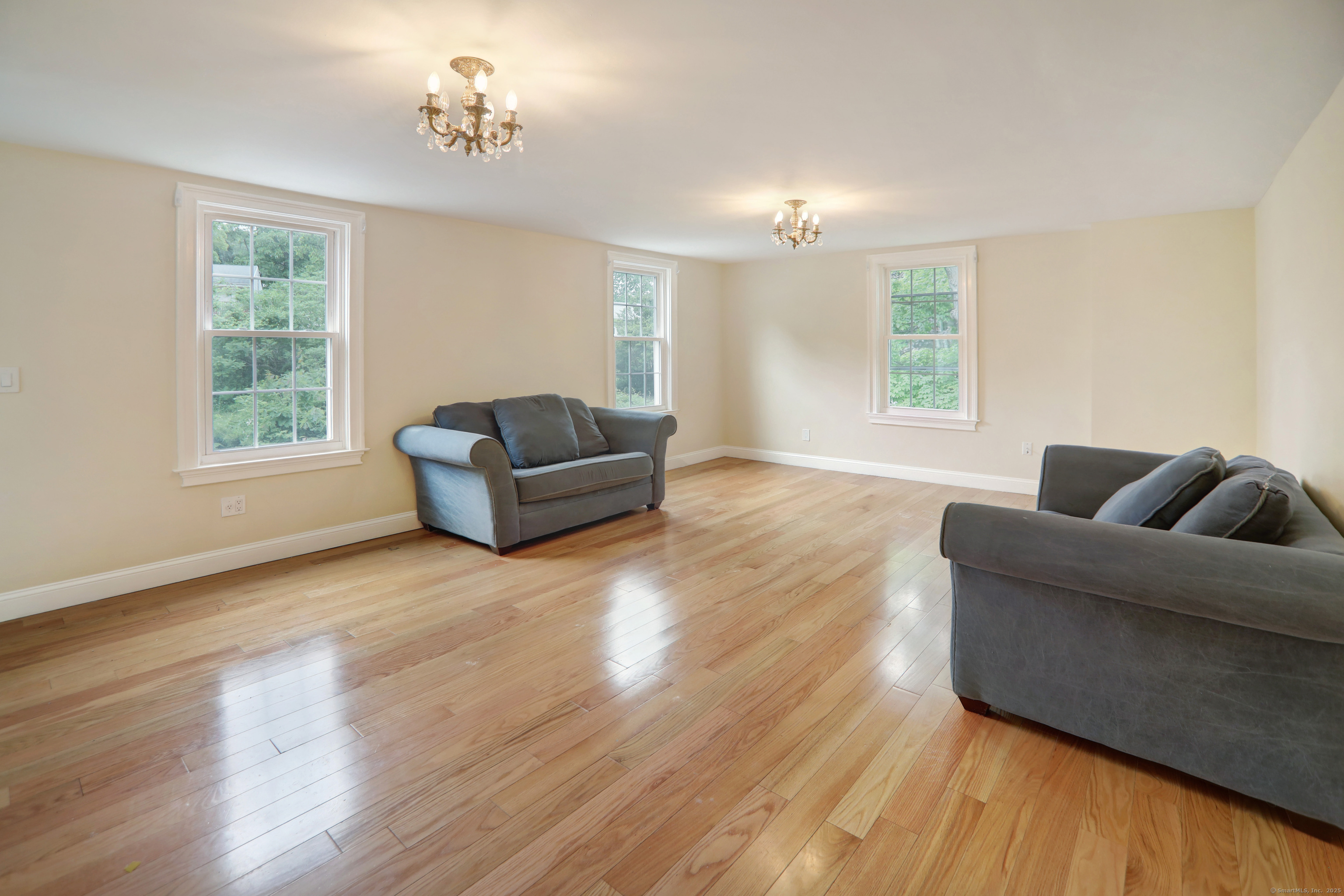 Hamden, Connecticut, 06518, United States, 9 Bedrooms Bedrooms, ,3 BathroomsBathrooms,Residential,For Sale,1940176