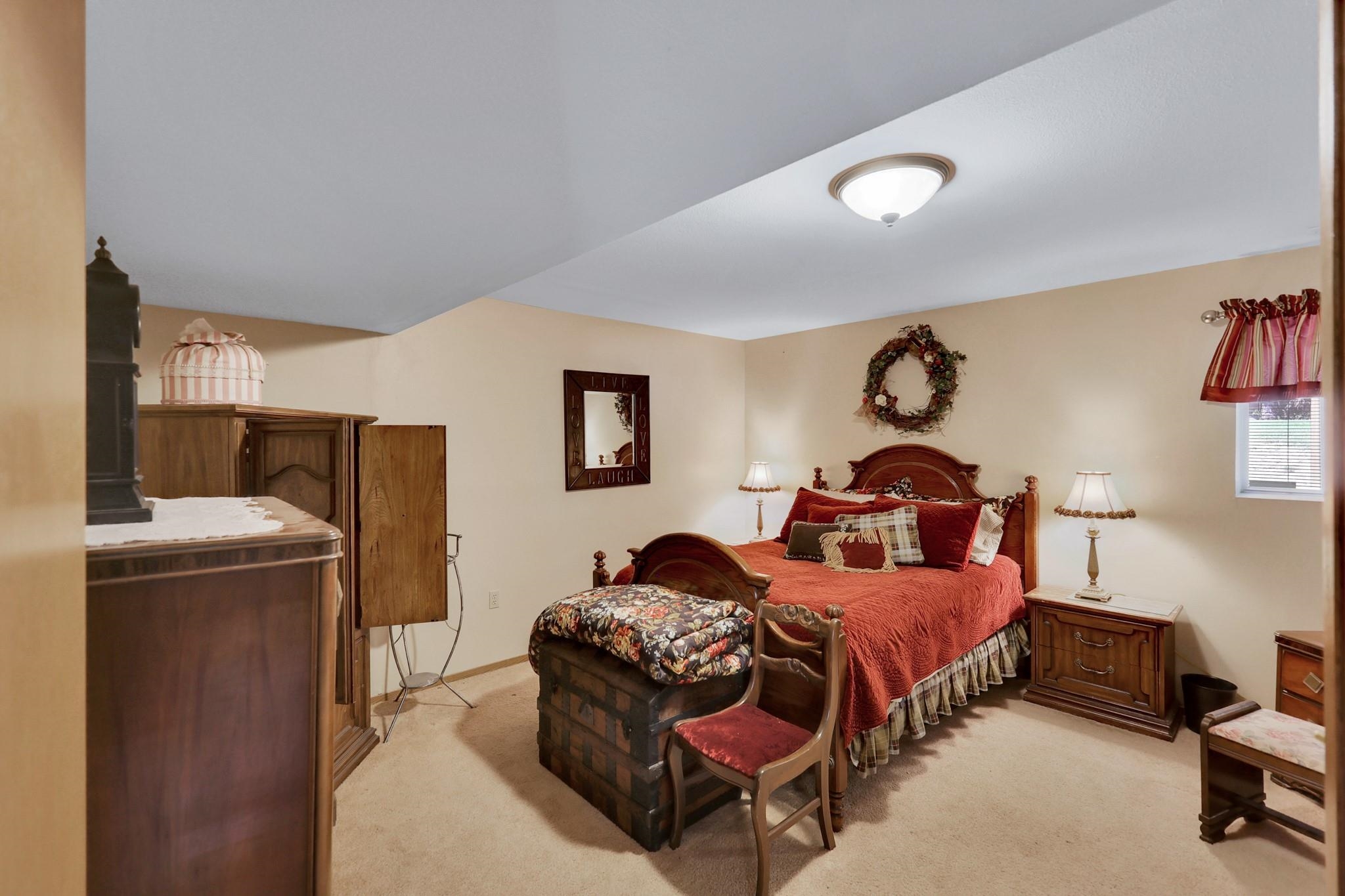 Medical Lake, Washington, 99022, United States, 5 Bedrooms Bedrooms, ,3 BathroomsBathrooms,Residential,For Sale,1901495
