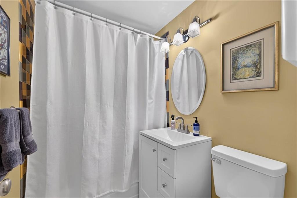 69th St, Prairie Village, KS 66208