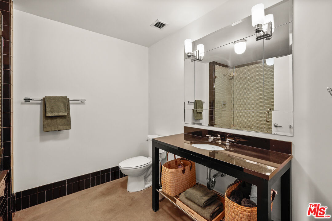 Los Angeles, California, 90014, United States, 1 Bedroom Bedrooms, ,1 BathroomBathrooms,Residential,For Sale,1705578