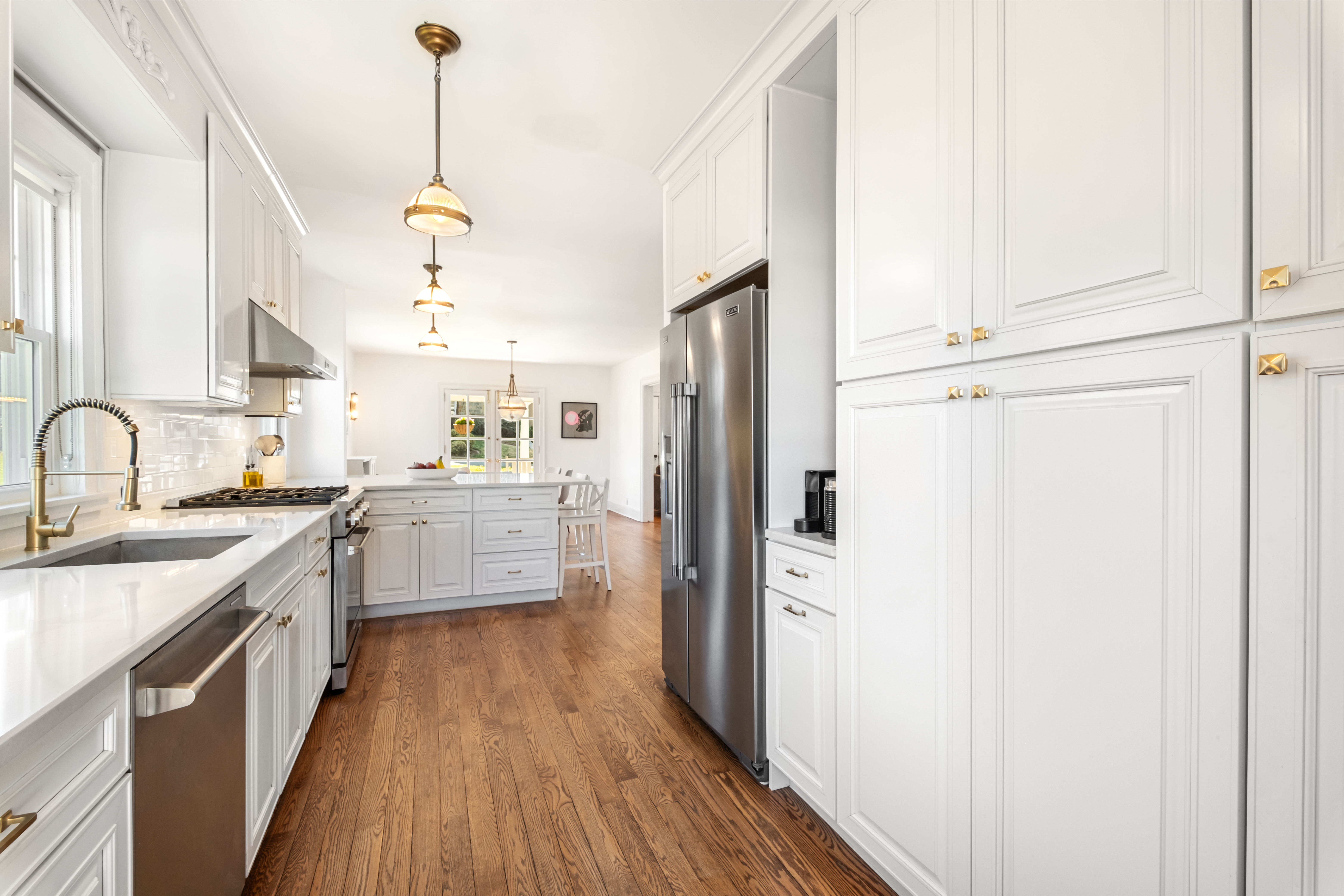  a gracious, fully-updated home where  every detail has been considered. - 物件實景