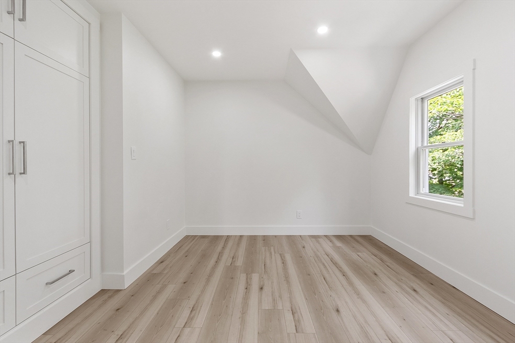 Leominster, Massachusetts, 01453, United States, 3 Bedrooms Bedrooms, ,2 BathroomsBathrooms,Residential,For Sale,1912072