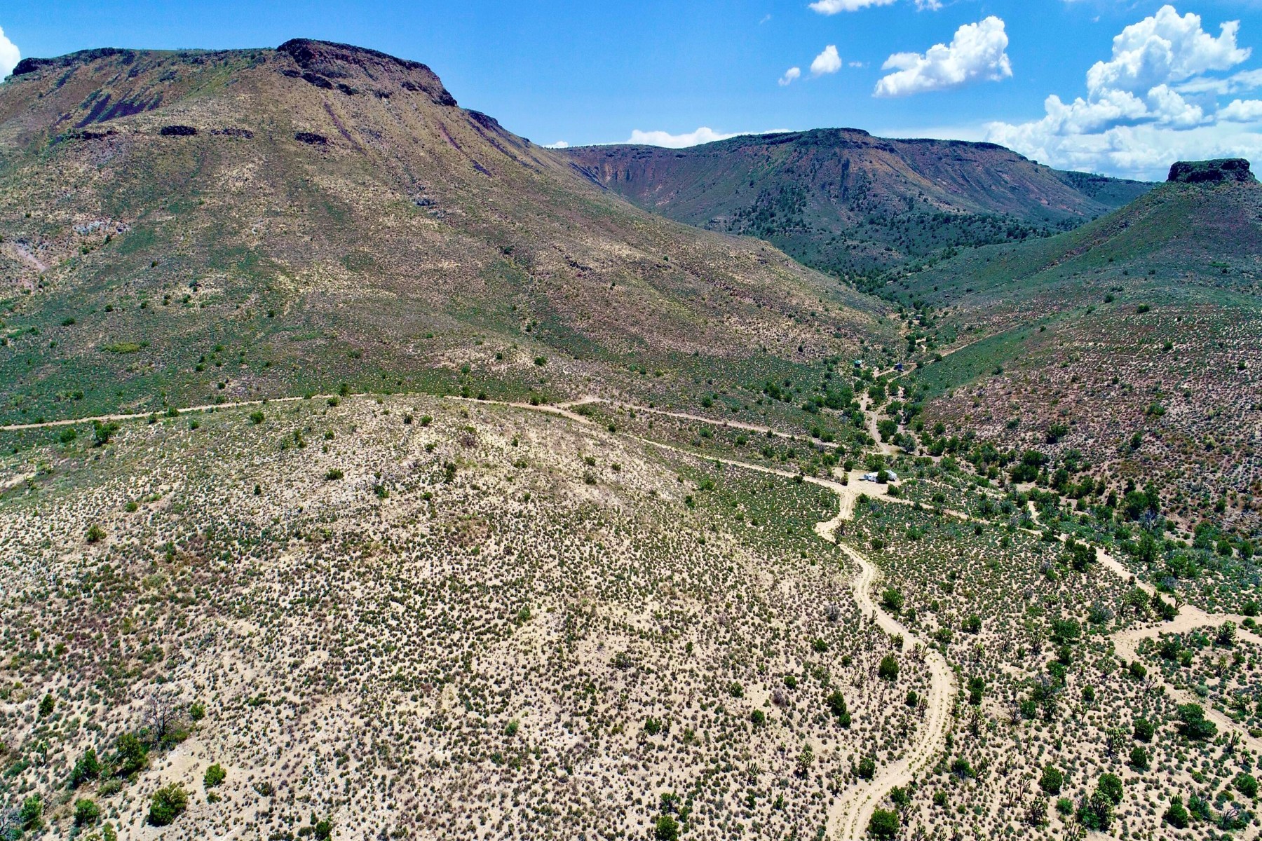  5838 E Diamond Bar Road ¦ Meadview, AZ - 物件實景