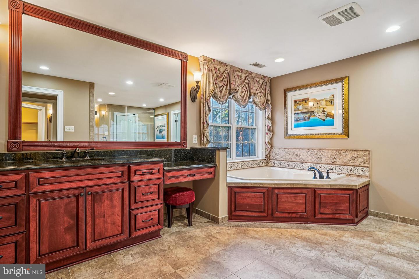 North Bethesda, Maryland, 20852, United States, 5 Bedrooms Bedrooms, ,5 BathroomsBathrooms,Residential,For Sale,1991971