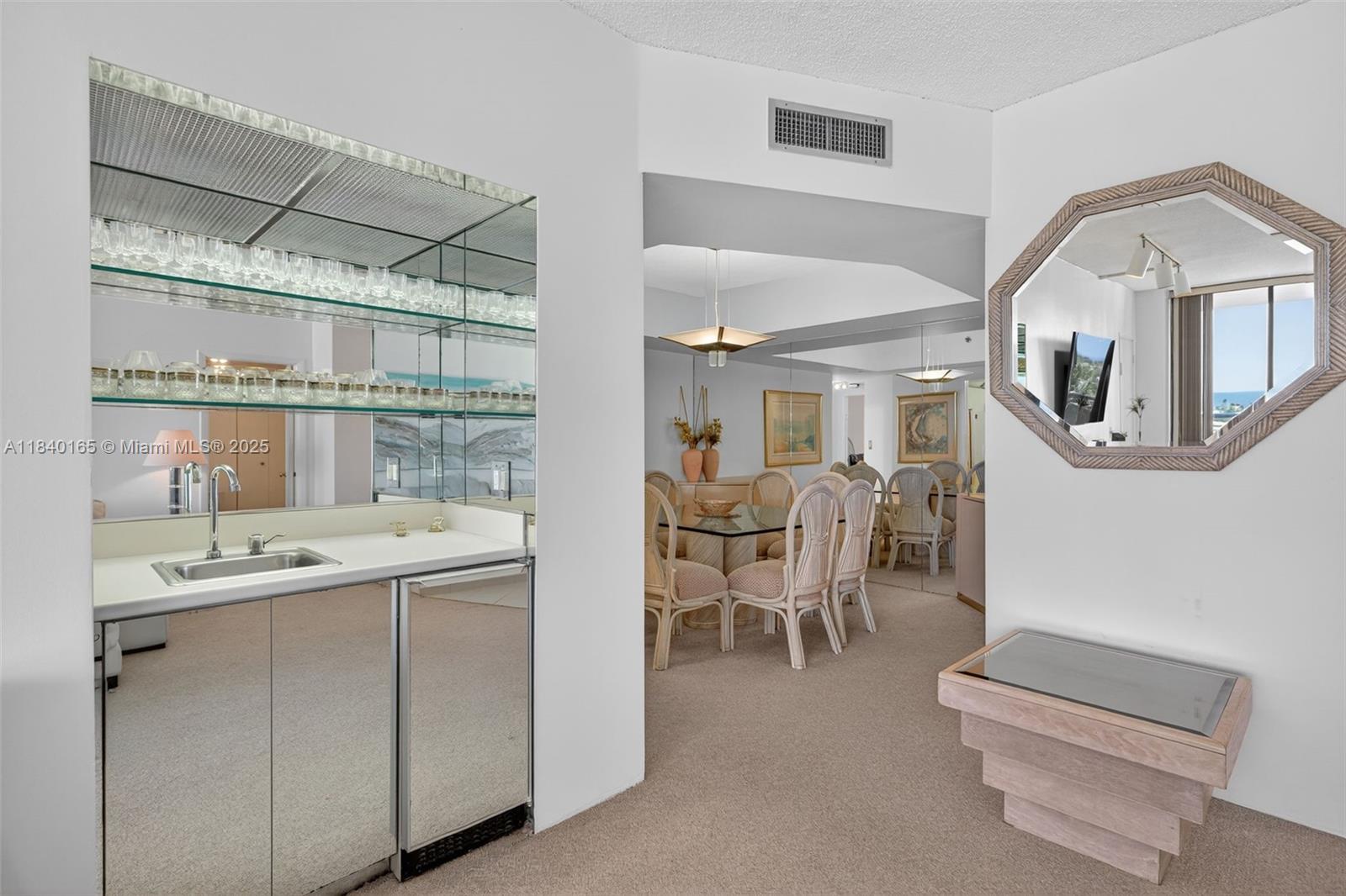 Aventura, Florida, 33180, United States, 2 Bedrooms Bedrooms, ,2 BathroomsBathrooms,Residential,For Sale,1897536