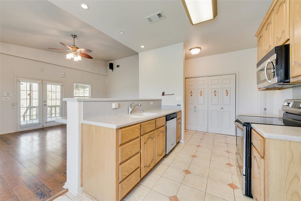 Mesquite, Texas, 75126, United States, 2 Bedrooms Bedrooms, ,2 BathroomsBathrooms,Residential,For Sale,1987103