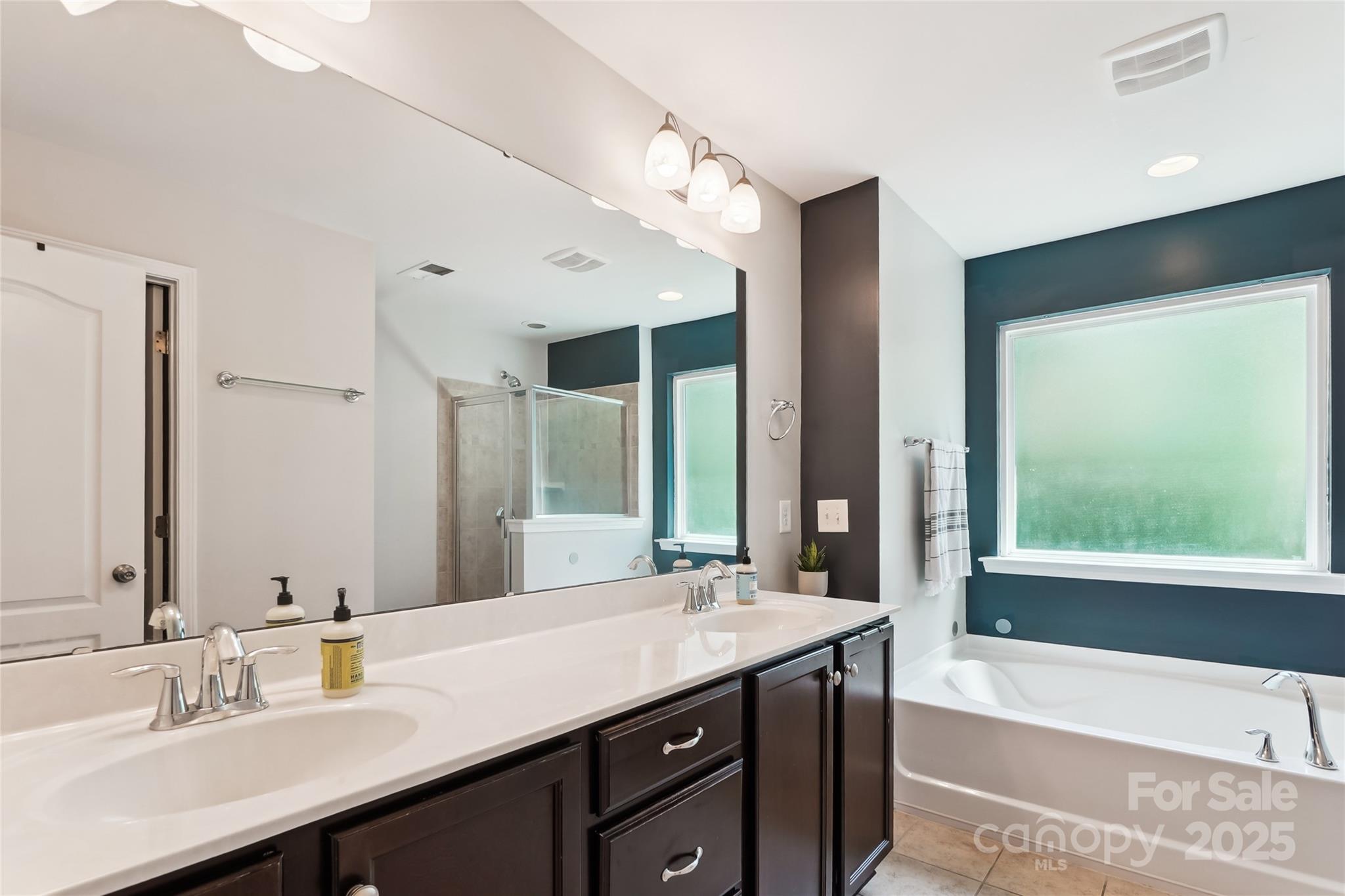 Lancaster, South Carolina, 29720, United States, 5 Bedrooms Bedrooms, ,4 BathroomsBathrooms,Residential,For Sale,1885267