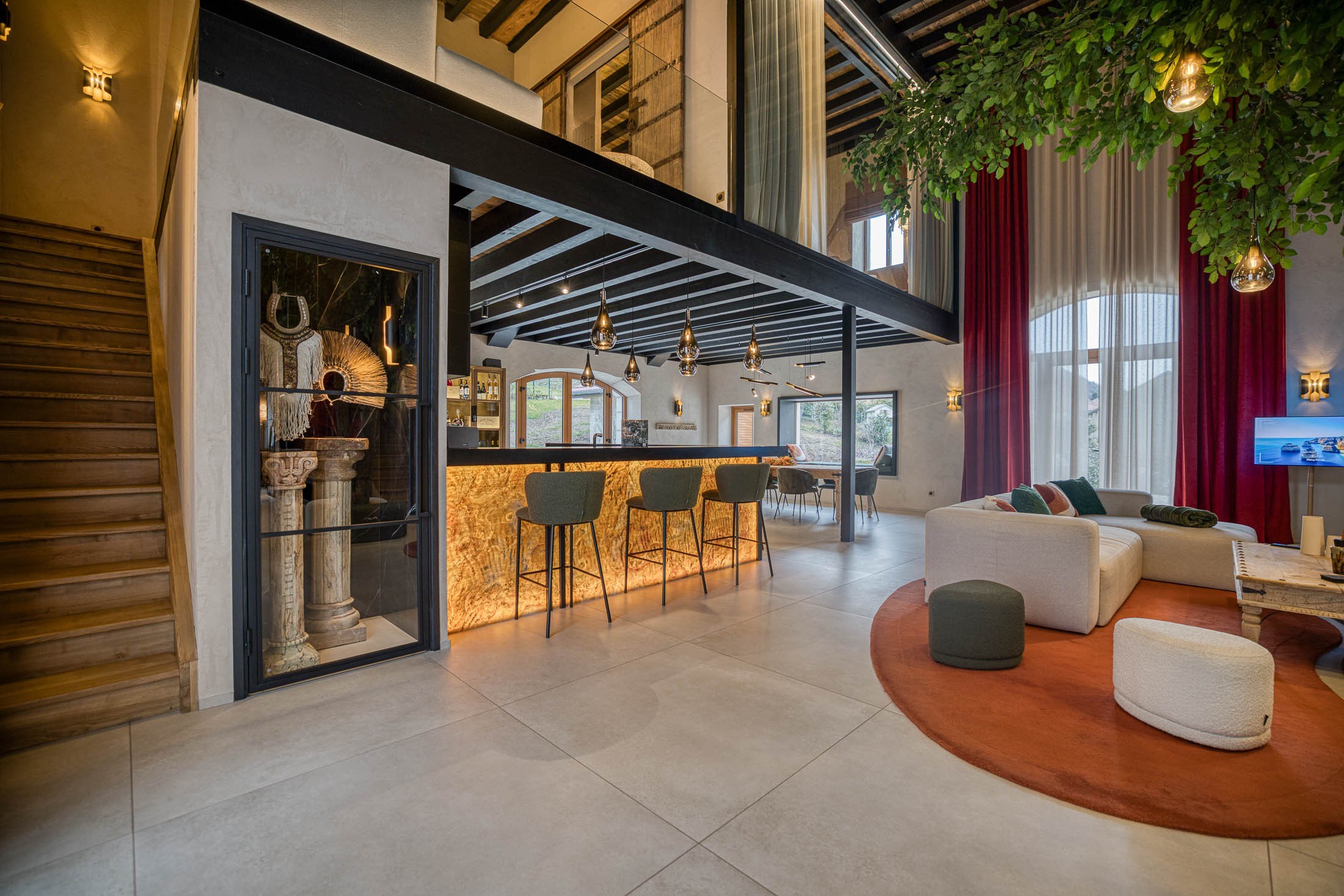  Fully renovated farmhouse just a stone