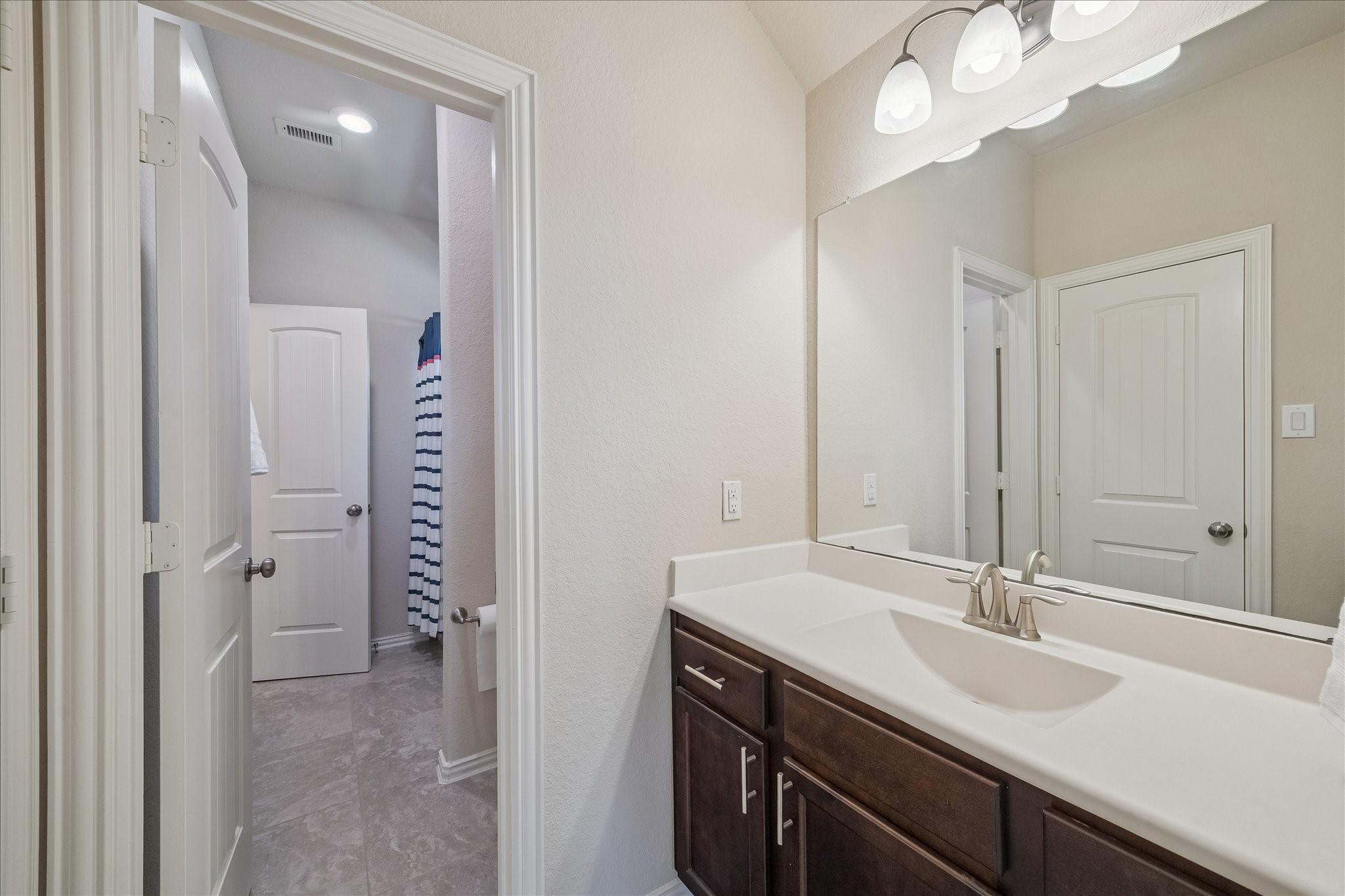  6228 Watford Drive - 物件實景