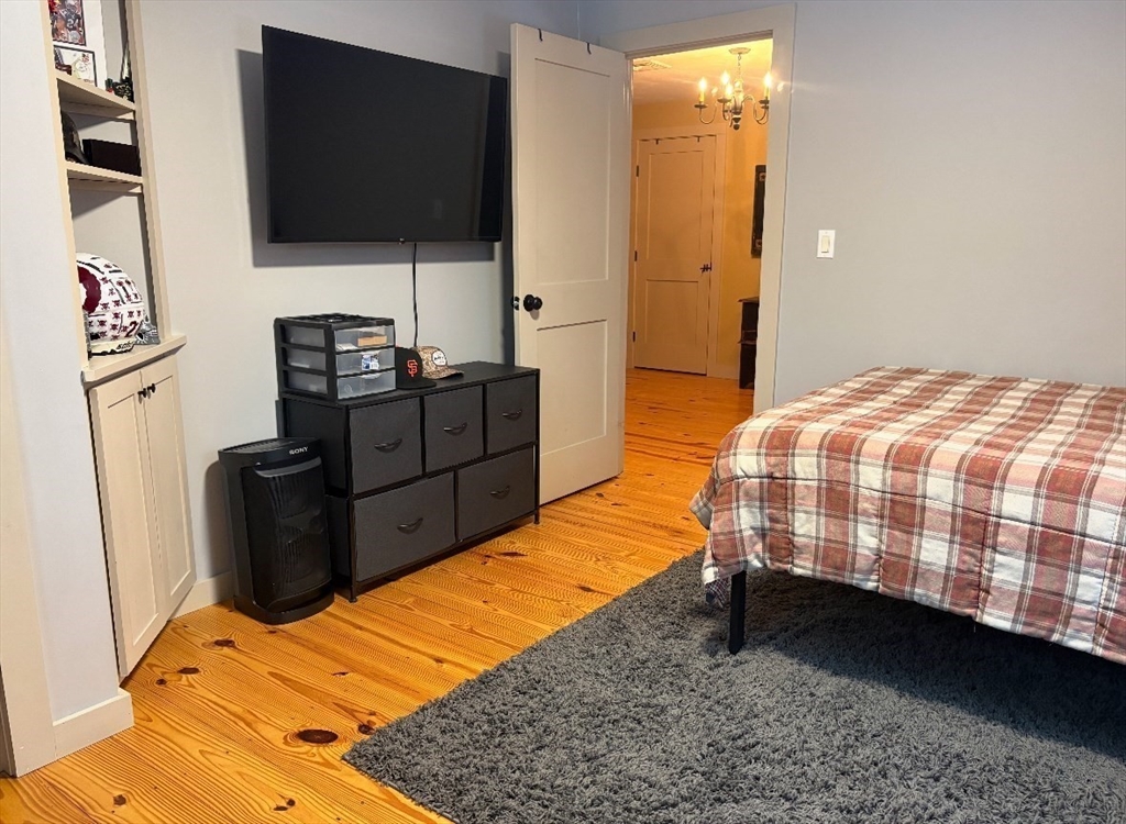 Northbridge, Massachusetts, 01588, United States, 4 Bedrooms Bedrooms, ,2 BathroomsBathrooms,Residential,For Sale,2015326