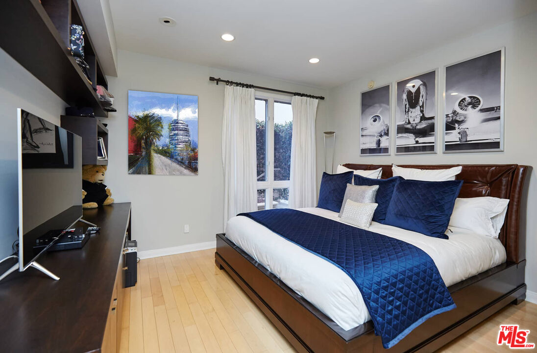 Beverly Hills, California, 90211, United States, 2 Bedrooms Bedrooms, ,3 BathroomsBathrooms,Residential,For Sale,1897211