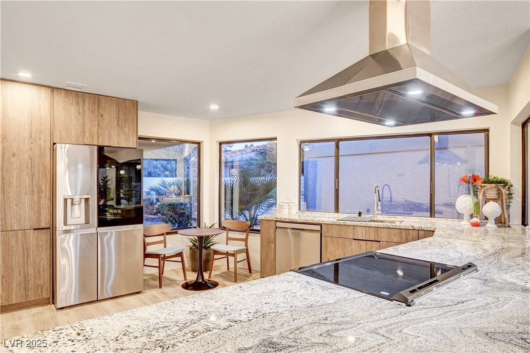 Las Vegas, Nevada, 89102, United States, 2 Bedrooms Bedrooms, ,2 BathroomsBathrooms,Residential,For Sale,2002910