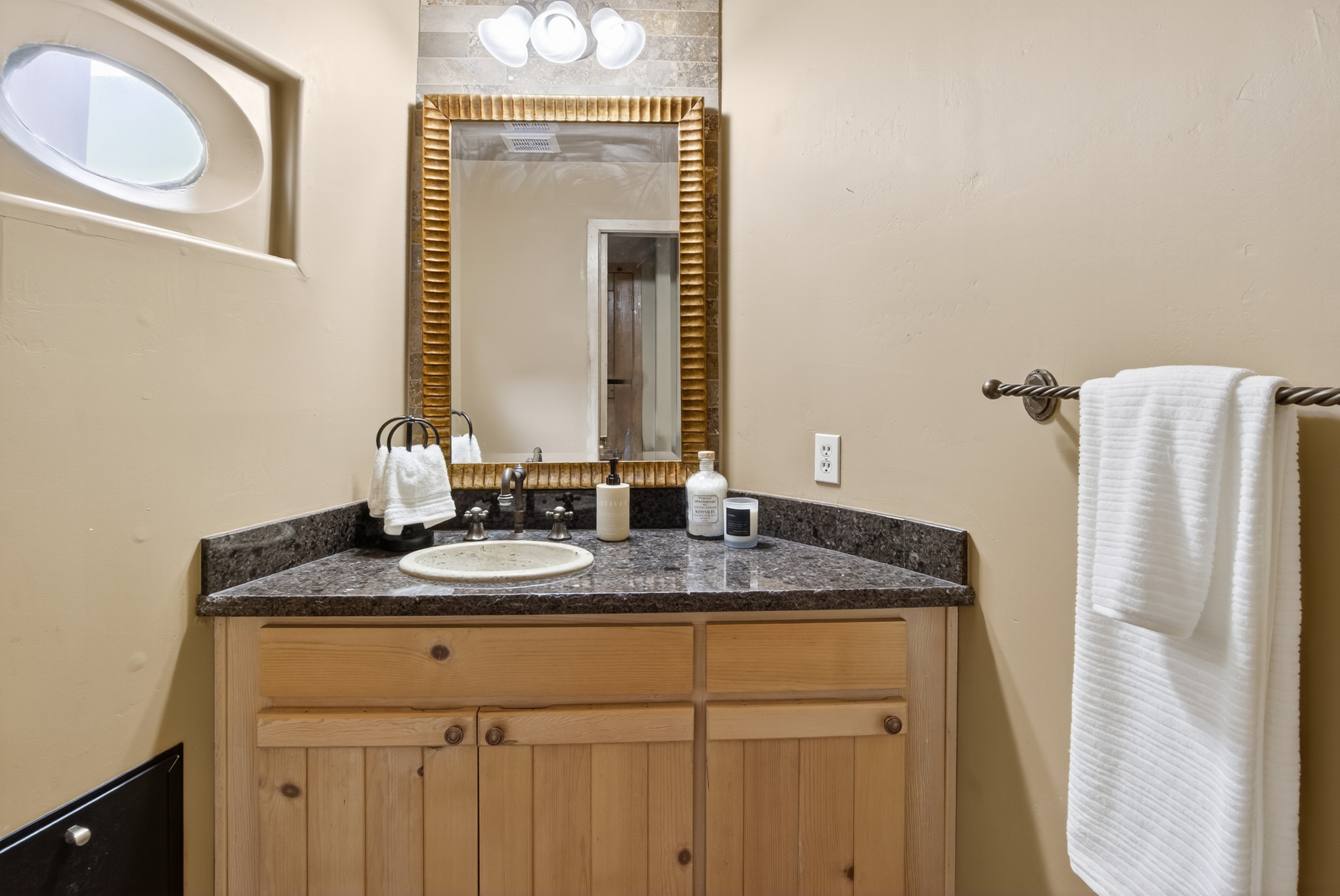 Tempe, Arizona, 85283, United States, 2 Bedrooms Bedrooms, ,Residential,For Sale,1966872