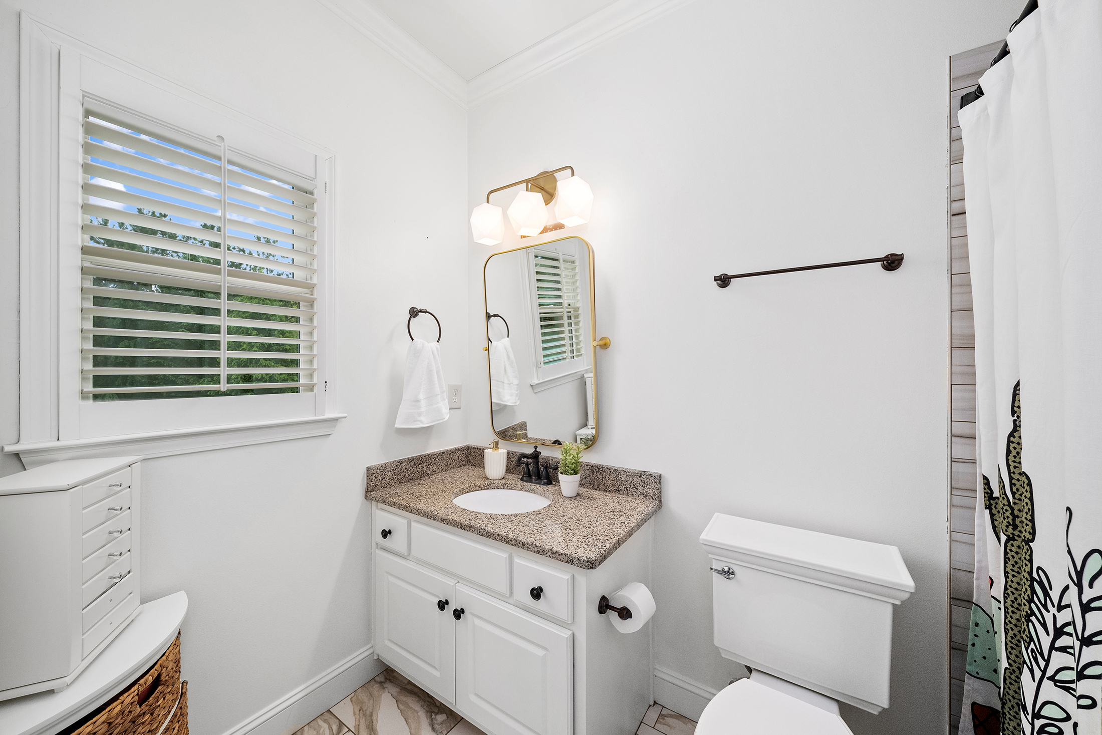  Meticulous Brick Estate Blends Timeless Architecture with Elevated Design - 物件實景