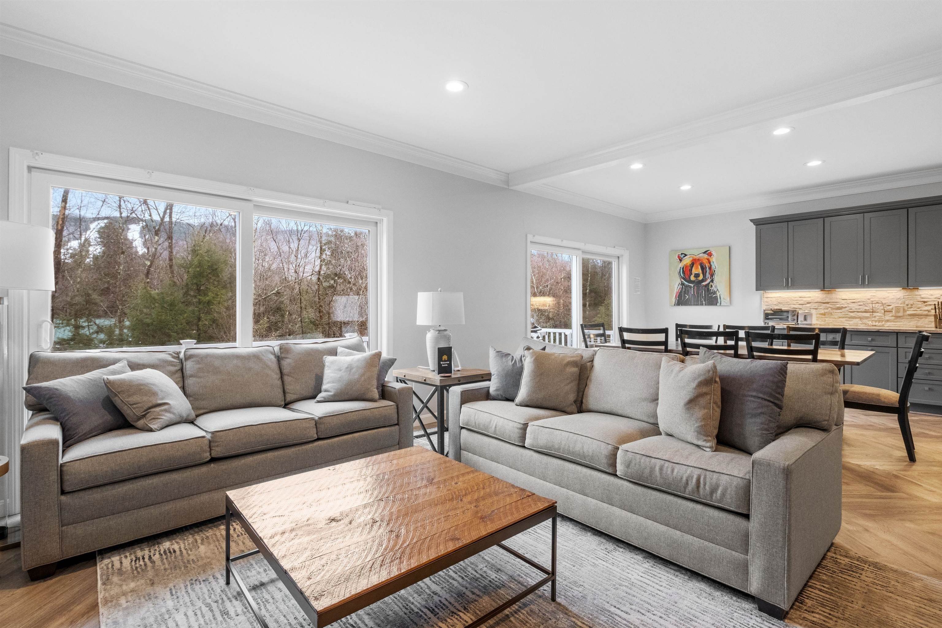 Lincoln, New Hampshire, 03251, United States, 4 Bedrooms Bedrooms, ,4 BathroomsBathrooms,Residential,For Sale,1915256