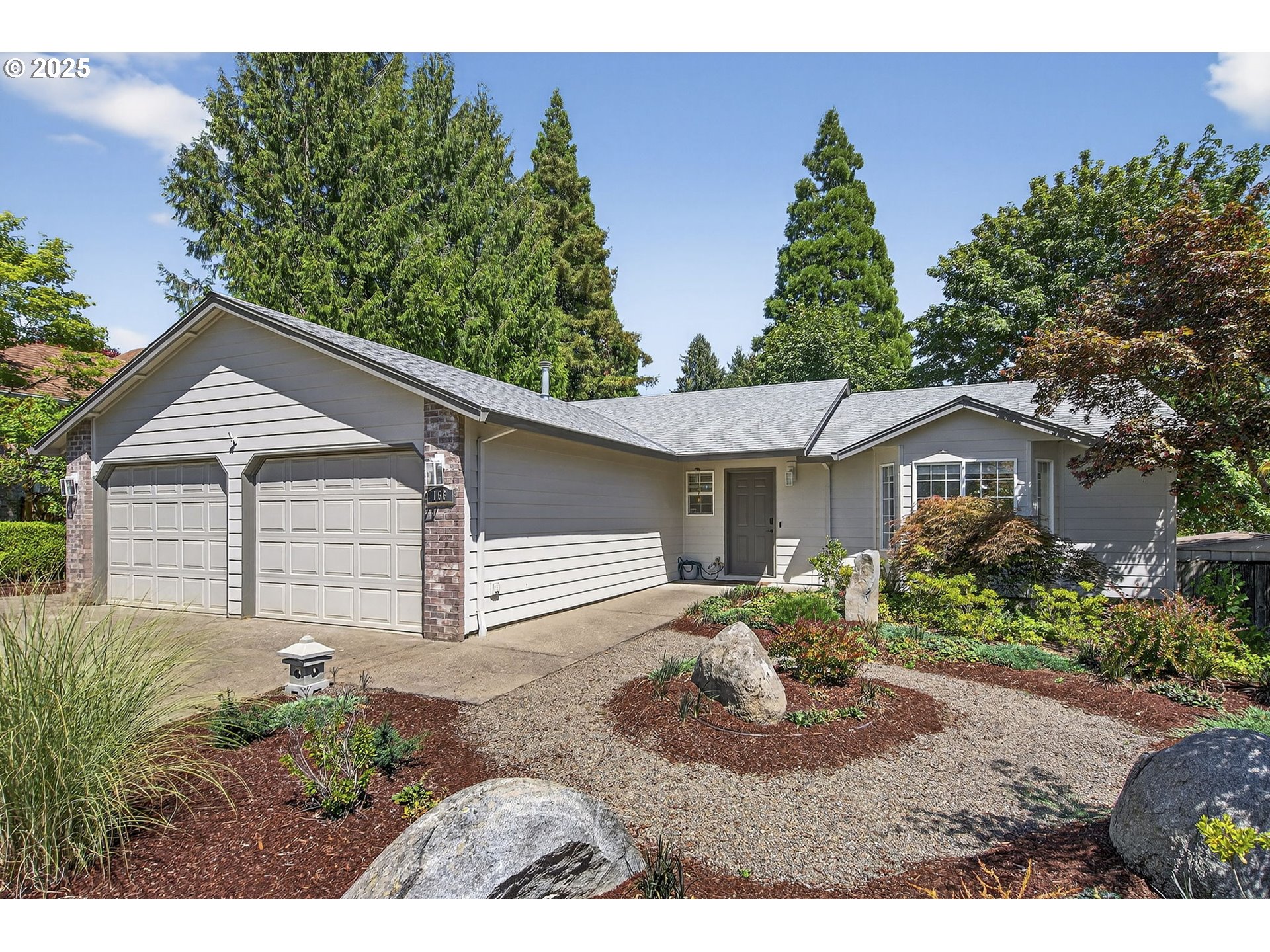 Dundee, Oregon, 97115, United States, 3 Bedrooms Bedrooms, ,2 BathroomsBathrooms,Residential,For Sale,1903917