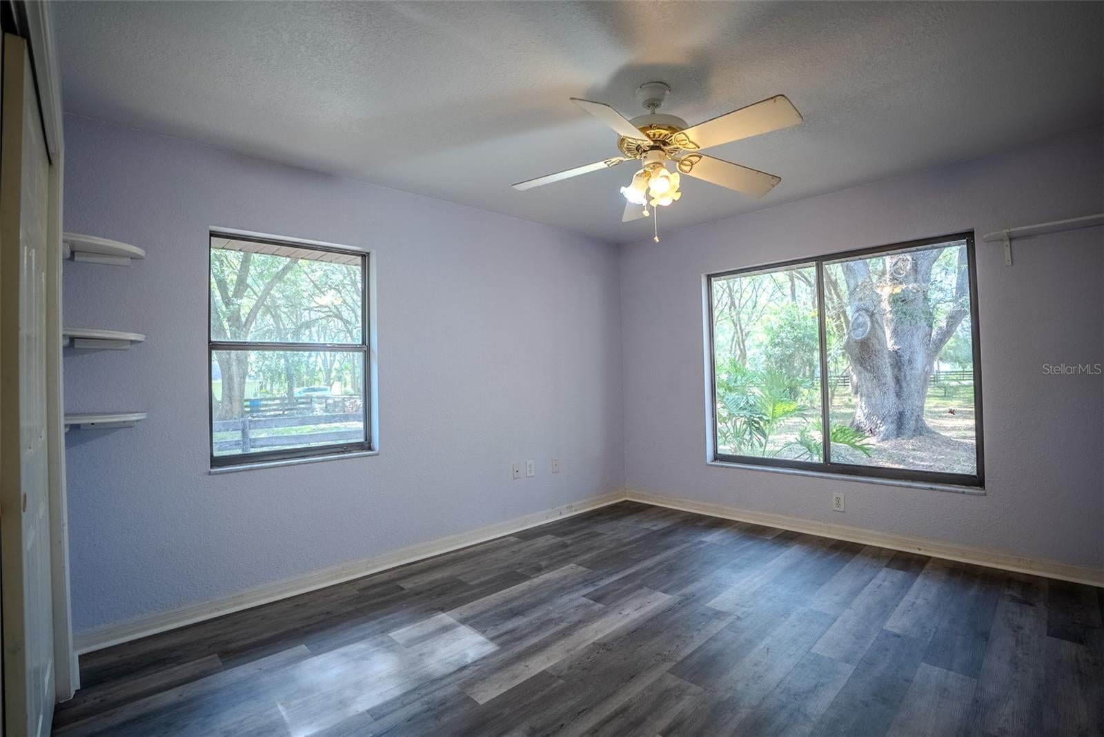LADY LAKE, Florida, 32159, United States, 5 Bedrooms Bedrooms, ,3 BathroomsBathrooms,Residential,For Sale,1850305