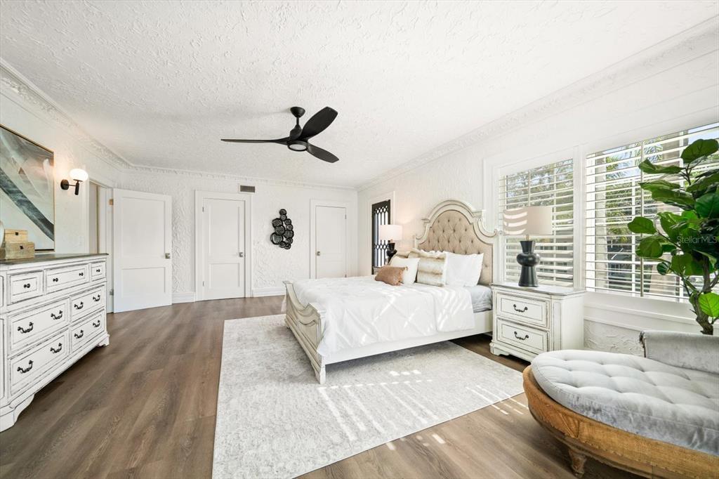 St Petersburg, Florida, 33707, United States, 5 Bedrooms Bedrooms, ,9 BathroomsBathrooms,Residential,For Sale,2000985