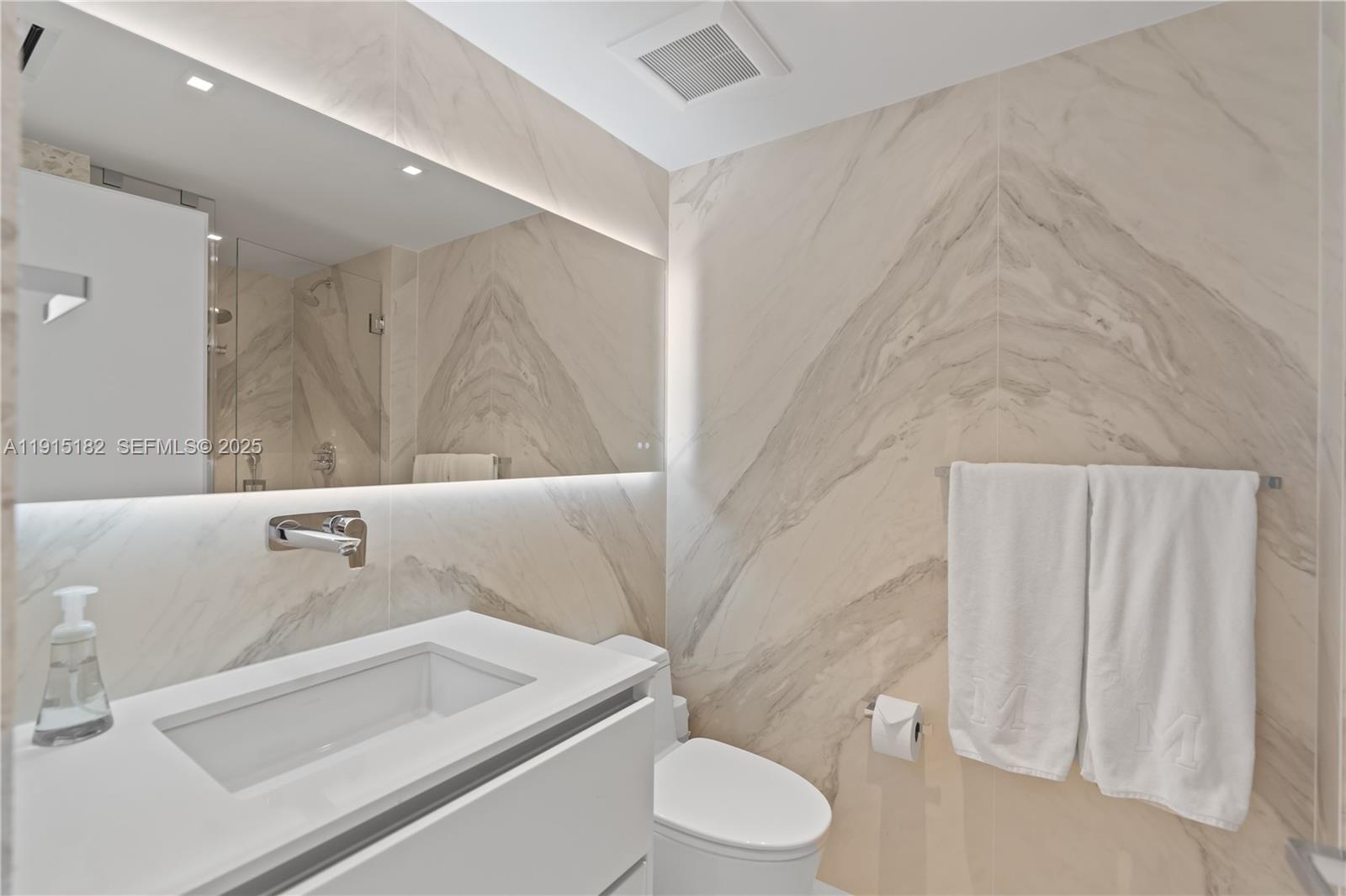 Miami Beach, Florida, 33140, United States, 5 Bedrooms Bedrooms, ,5 BathroomsBathrooms,Residential,For Sale,1997515