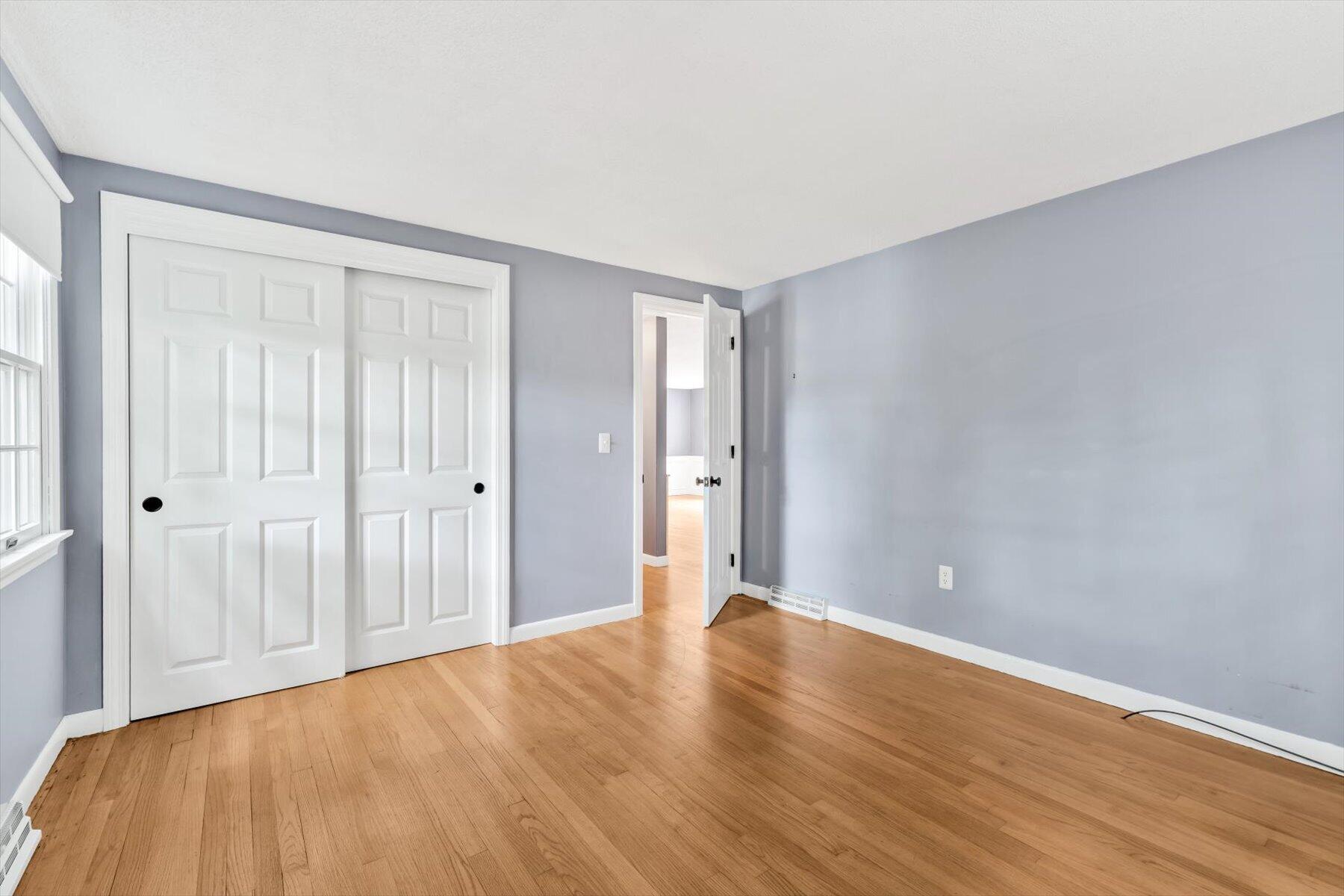  844 W Yarmouth Road - 物件實景