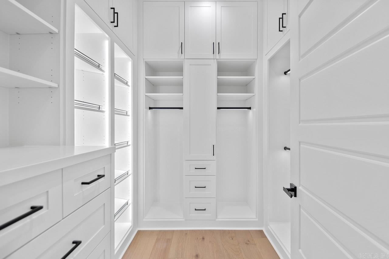 Benton, Arkansas, 72019, United States, 5 Bedrooms Bedrooms, ,4 BathroomsBathrooms,Residential,For Sale,1975690