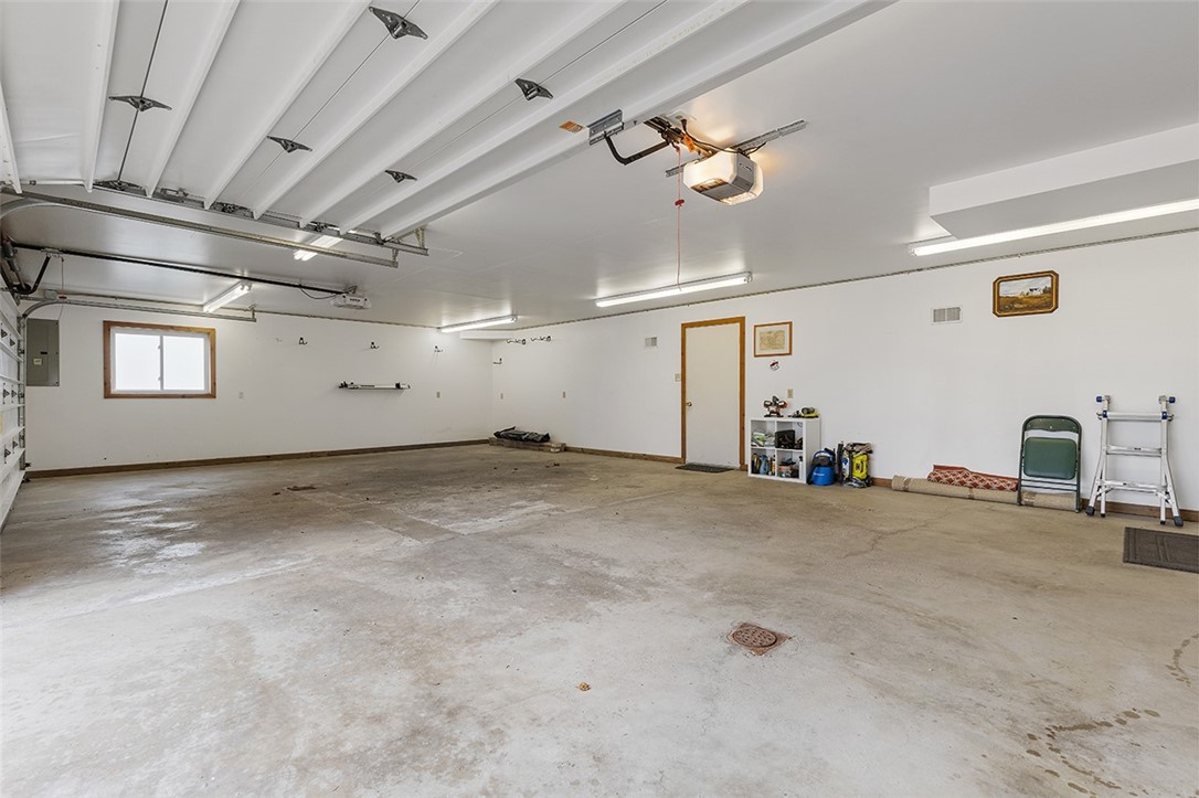 Robinson Twp, Pennsylvania, 15108, United States, 4 Bedrooms Bedrooms, ,5 BathroomsBathrooms,Residential,For Sale,1997080