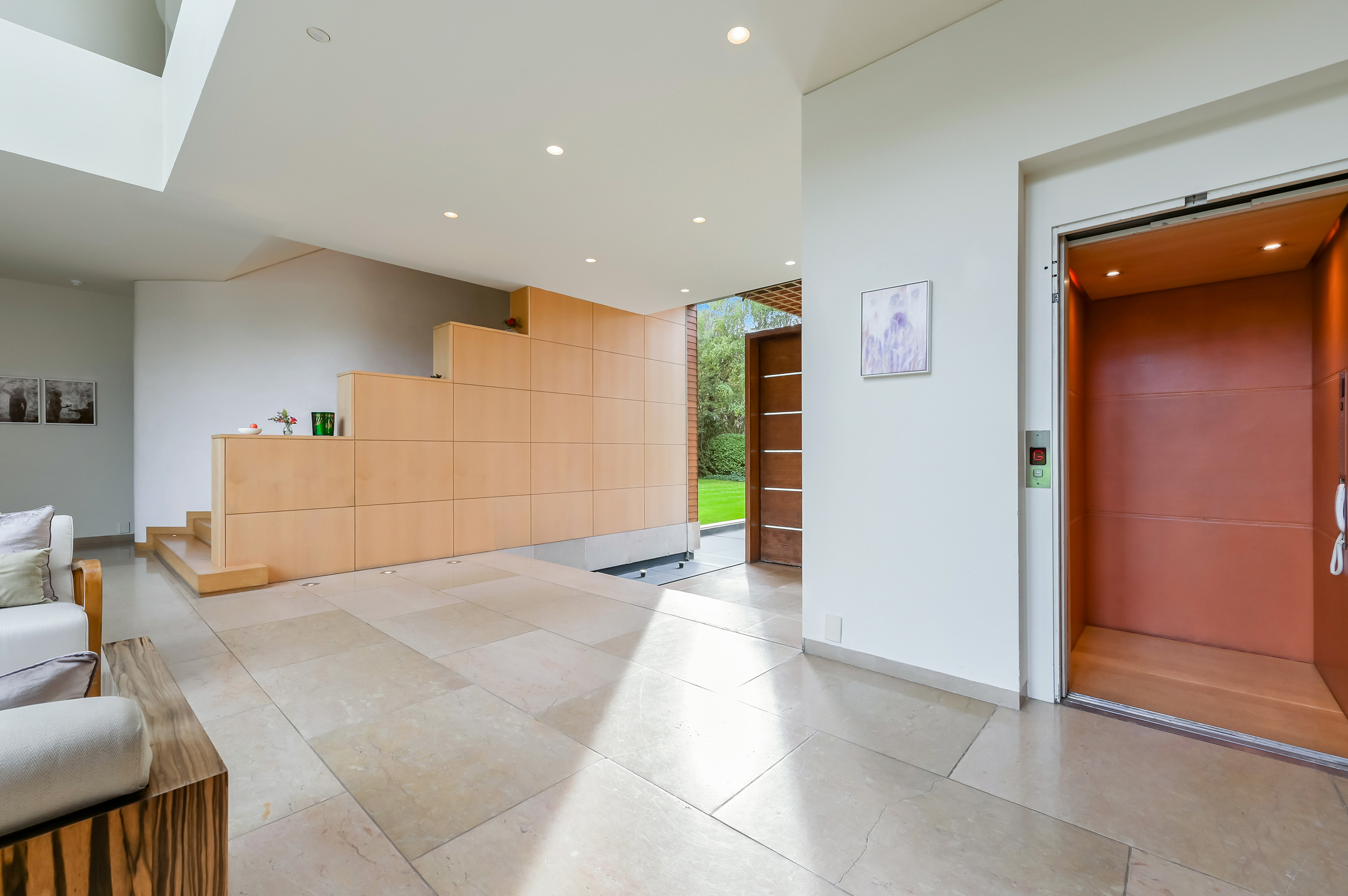  An architectural house on The Bishops Avenue with an indoor-outdoor pool - 物件實景