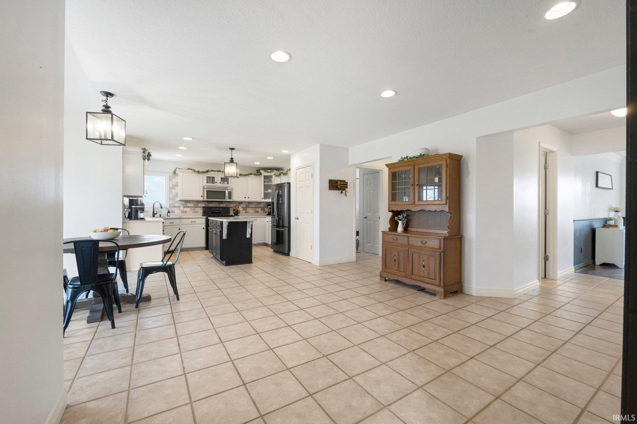 Leo, Indiana, 46765-9347, United States, 4 Bedrooms Bedrooms, ,5 BathroomsBathrooms,Residential,For Sale,1975042