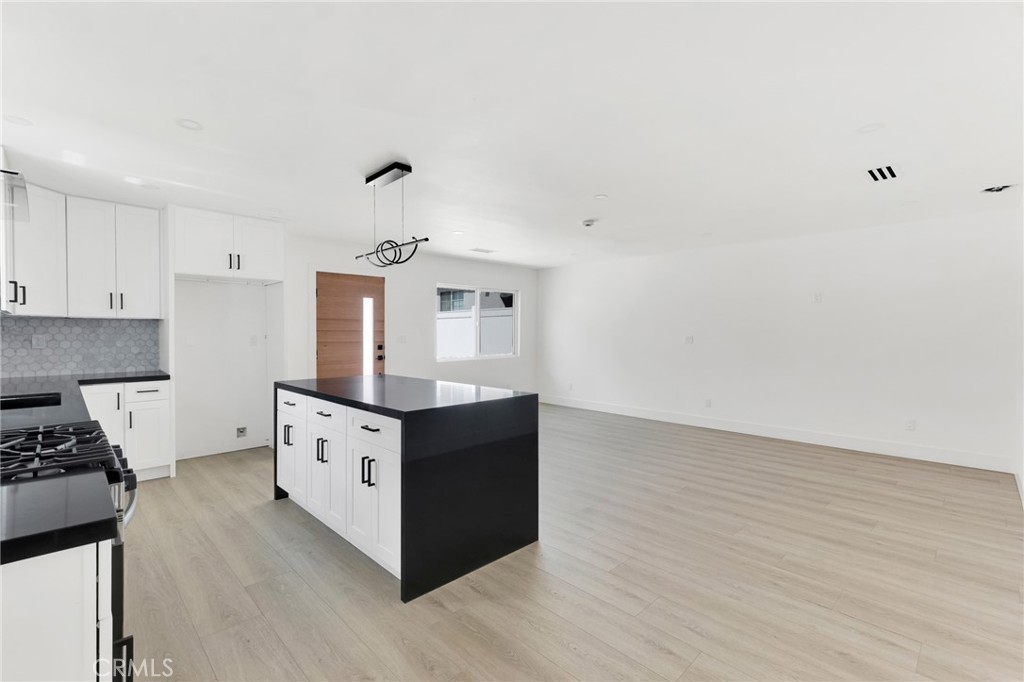 Arleta, California, 91331, United States, 6 Bedrooms Bedrooms, ,4 BathroomsBathrooms,Residential,For Sale,1941293