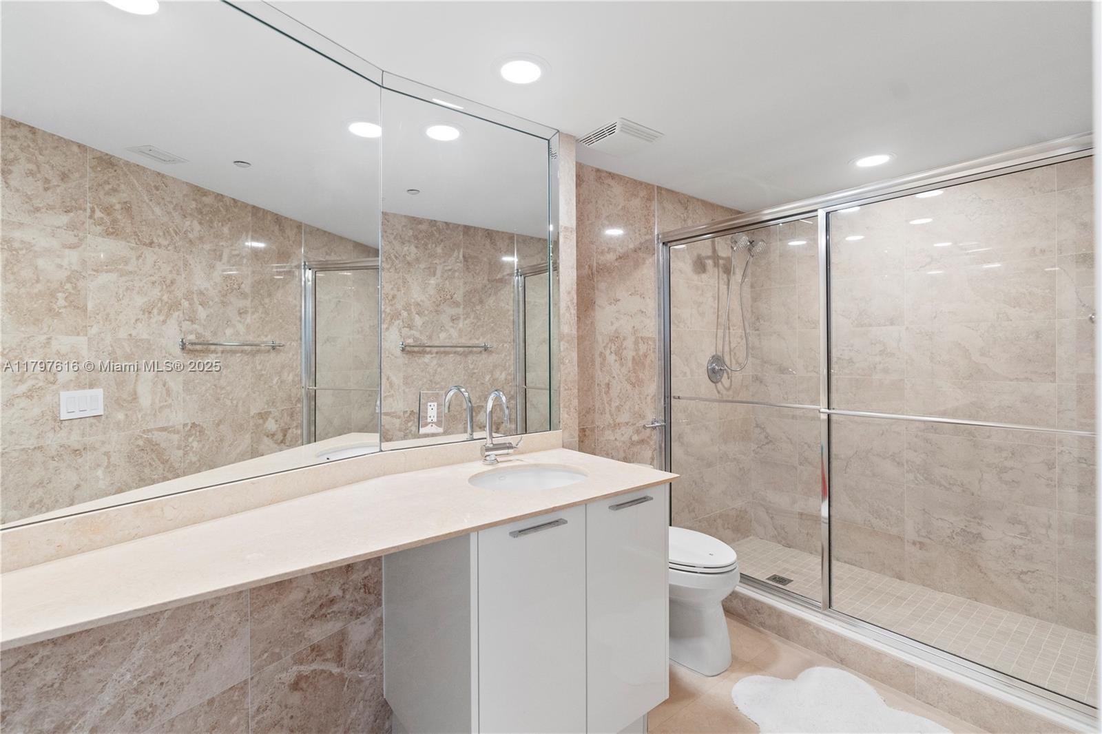 Sunny Isles Beach, Florida, 33160, United States, 3 Bedrooms Bedrooms, ,5 BathroomsBathrooms,Residential,For Sale,1796970