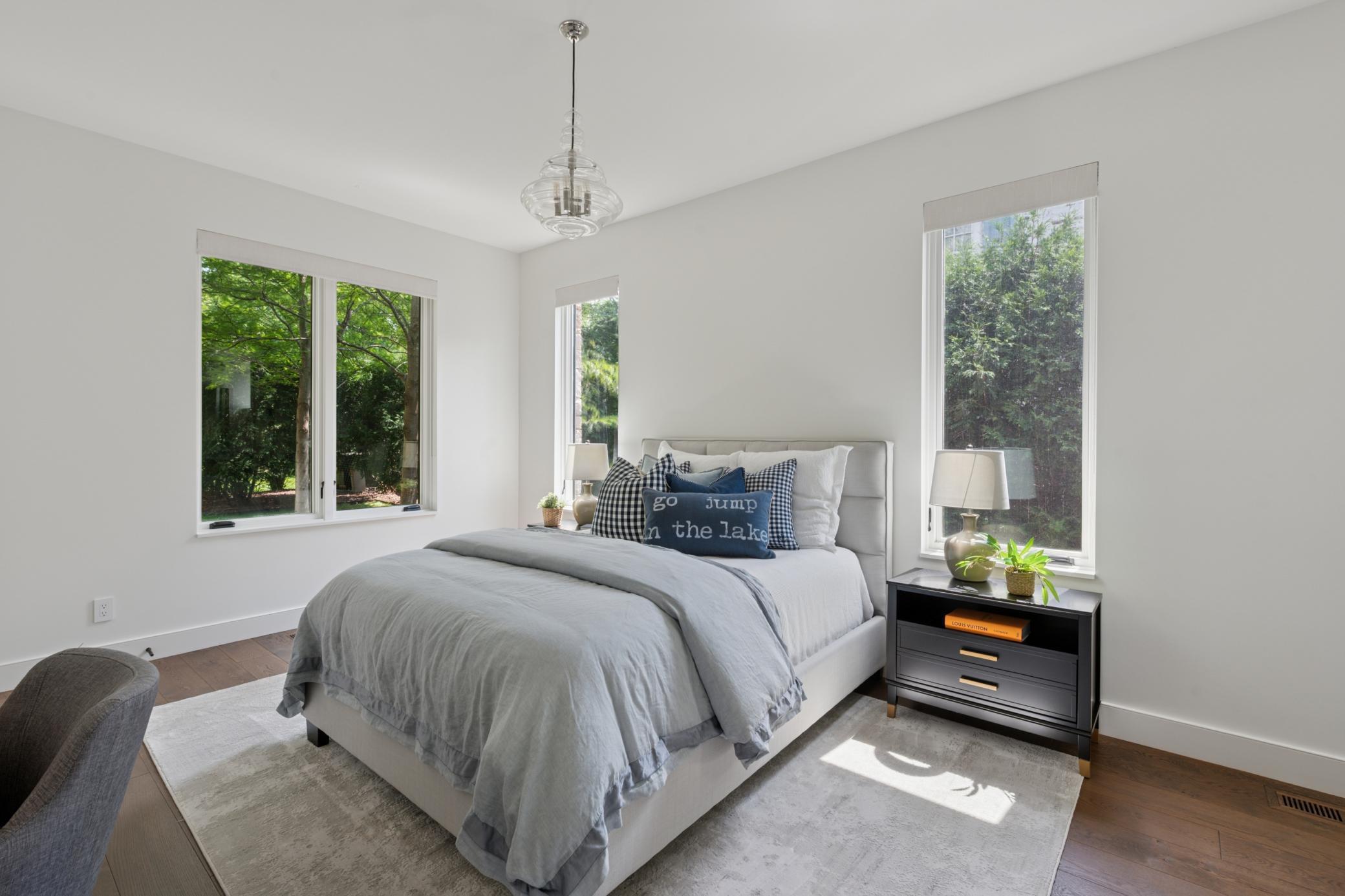 Minneapolis, Minnesota, 55405, United States, 5 Bedrooms Bedrooms, ,1 BathroomBathrooms,Residential,For Sale,1897759