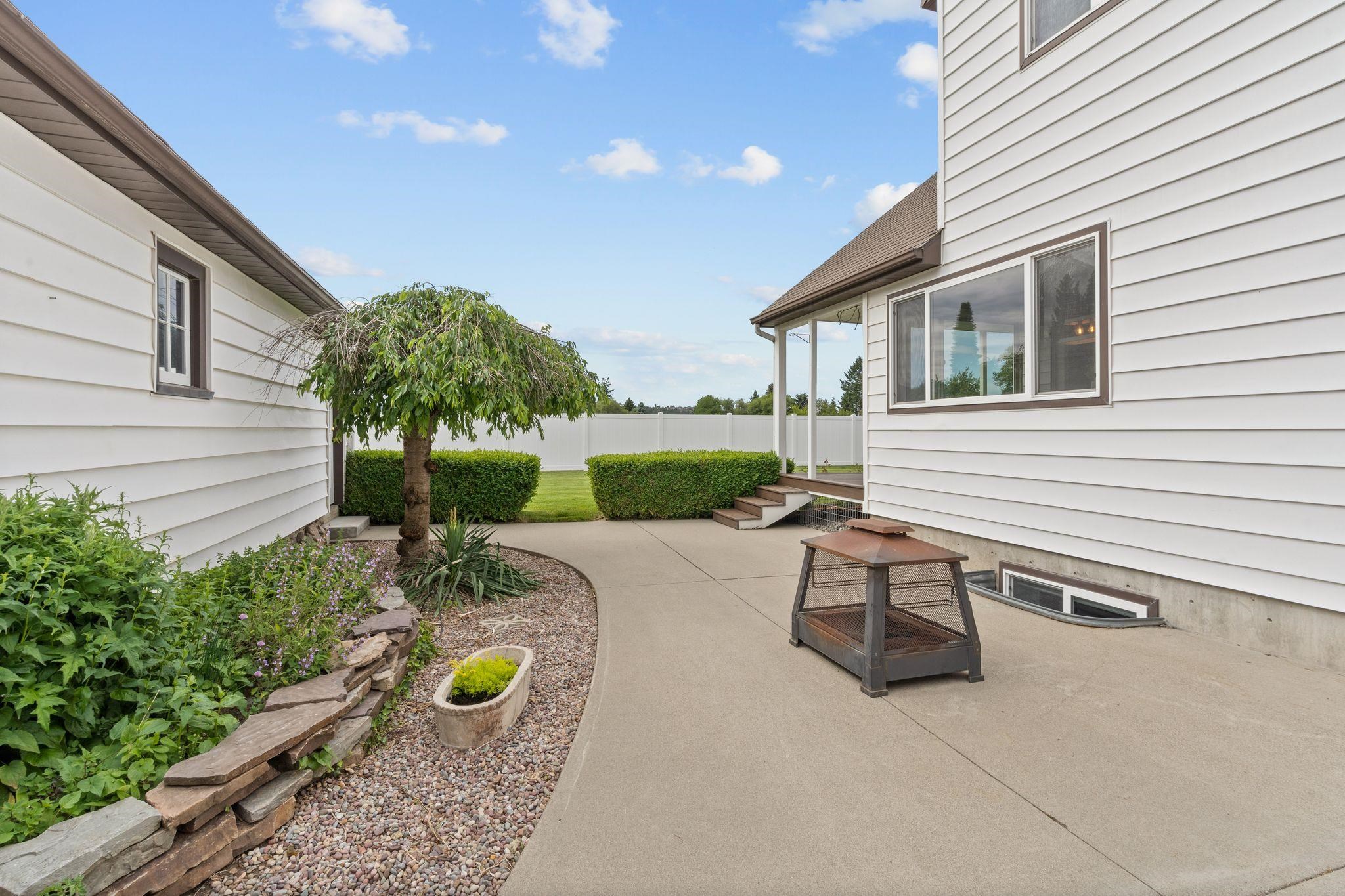 Greenacres, Washington, 99016, United States, 5 Bedrooms Bedrooms, ,2 BathroomsBathrooms,Residential,For Sale,1846797