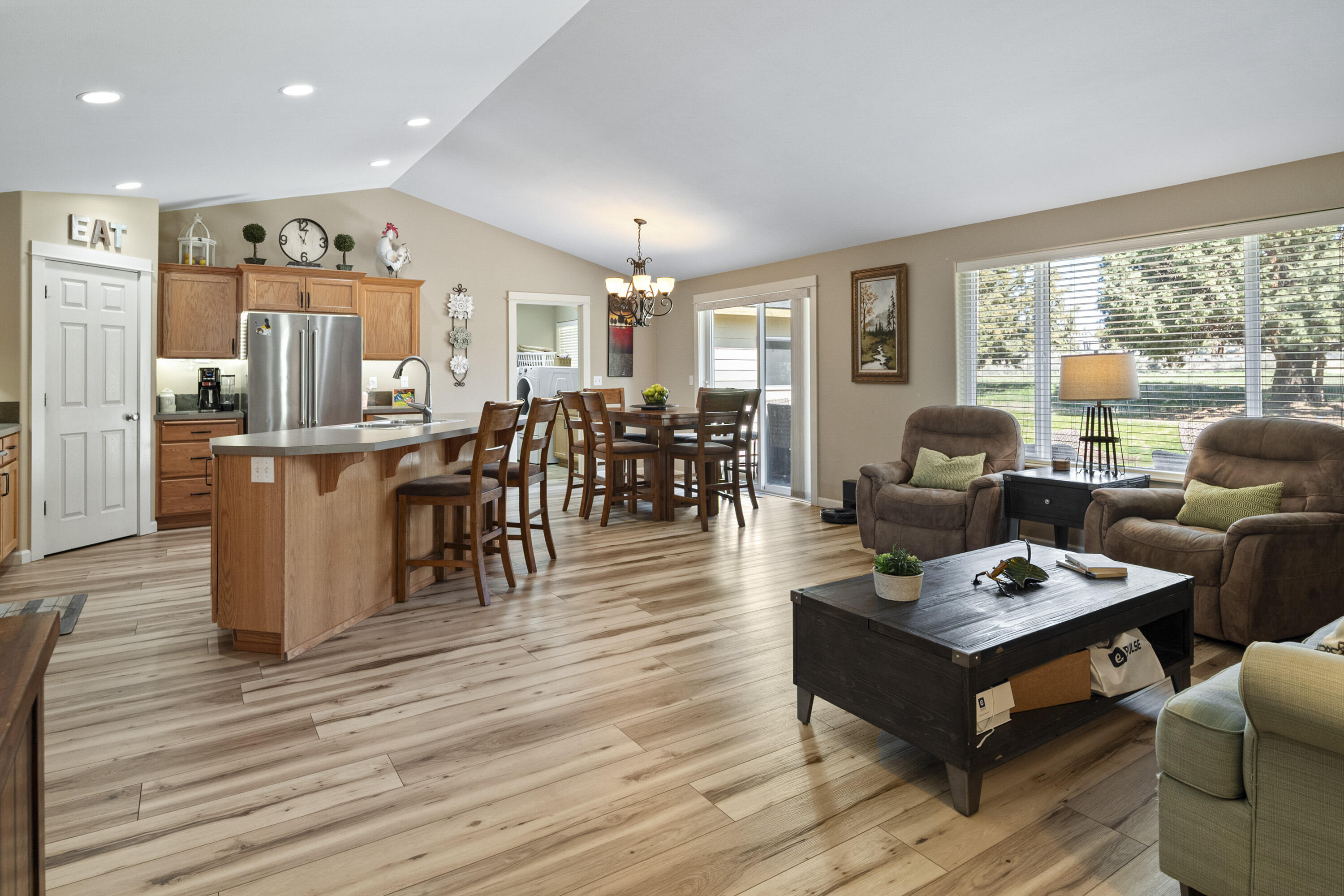 Prineville, Oregon, 97754, United States, 3 Bedrooms Bedrooms, ,2 BathroomsBathrooms,Residential,For Sale,1931921