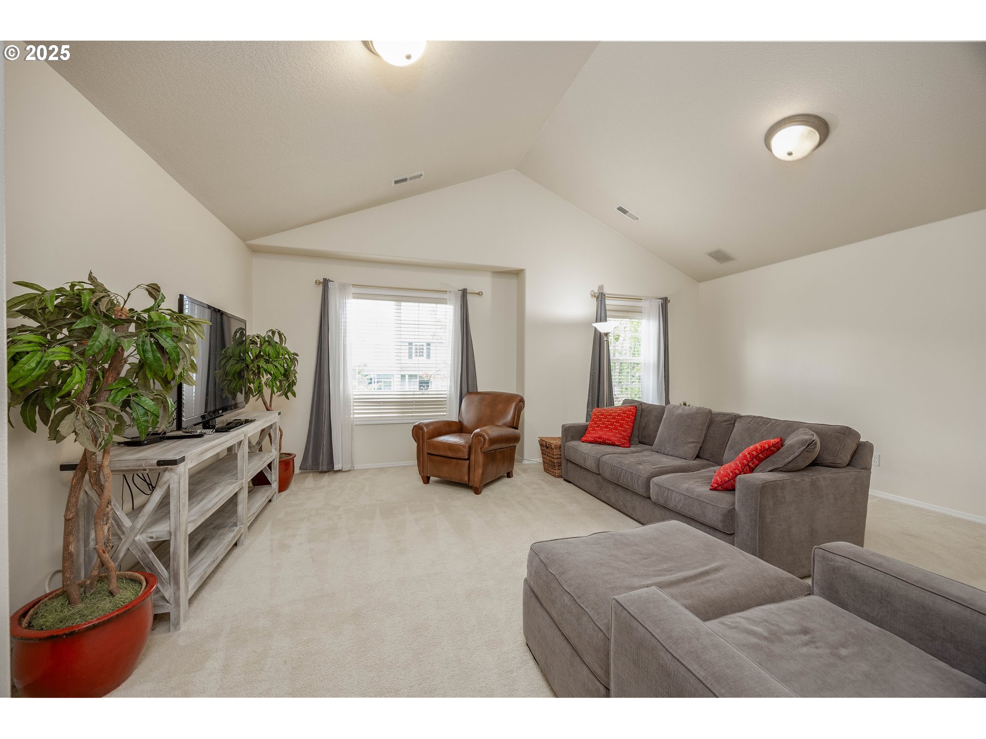 Portland, Oregon, 97229, United States, 4 Bedrooms Bedrooms, ,2 BathroomsBathrooms,Residential,For Sale,1877425